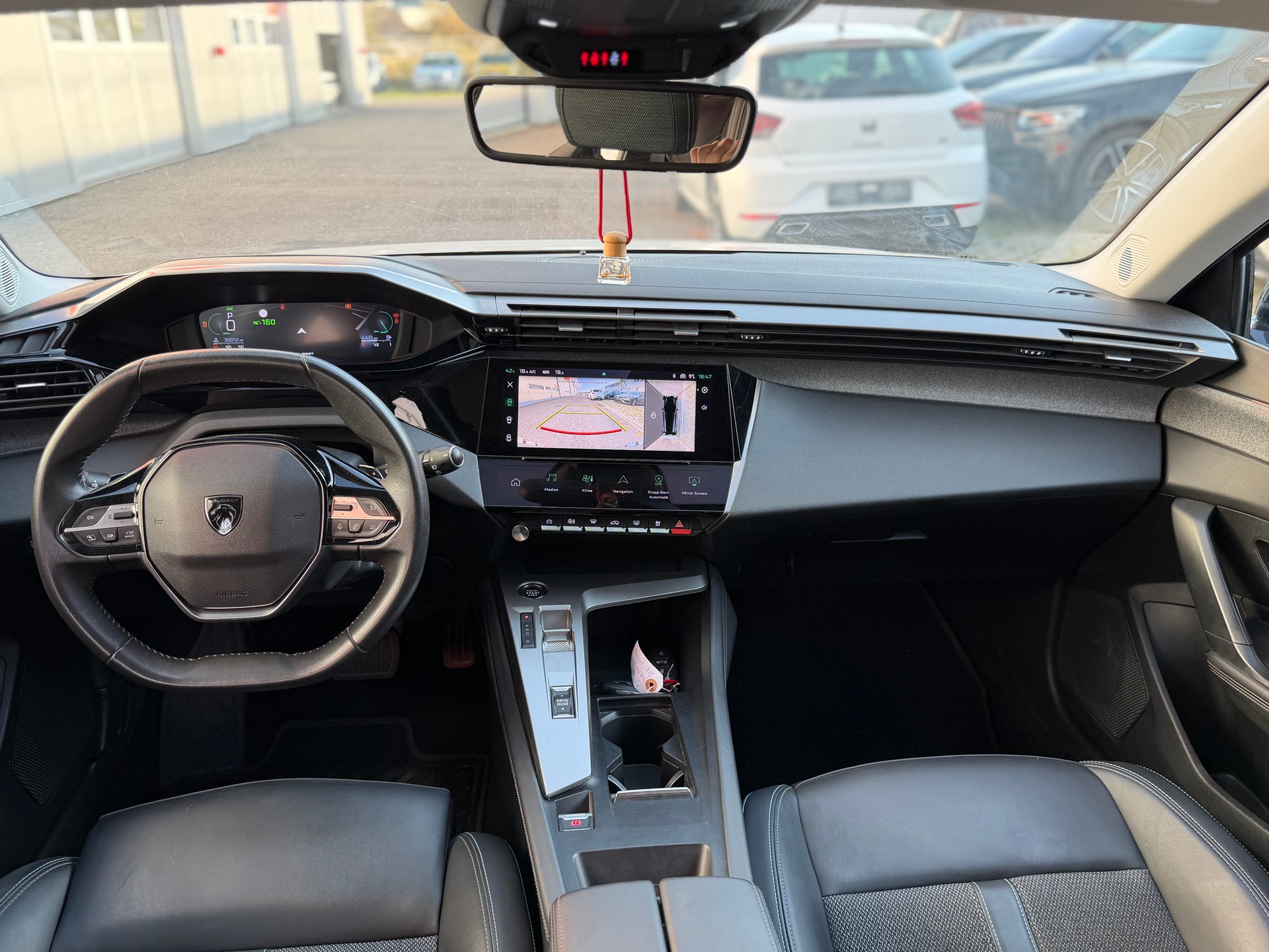 PEUGEOT 308 SW 1.5 BlueHDI Allure EAT8 Leasing Finanzierung Möglich-image-6