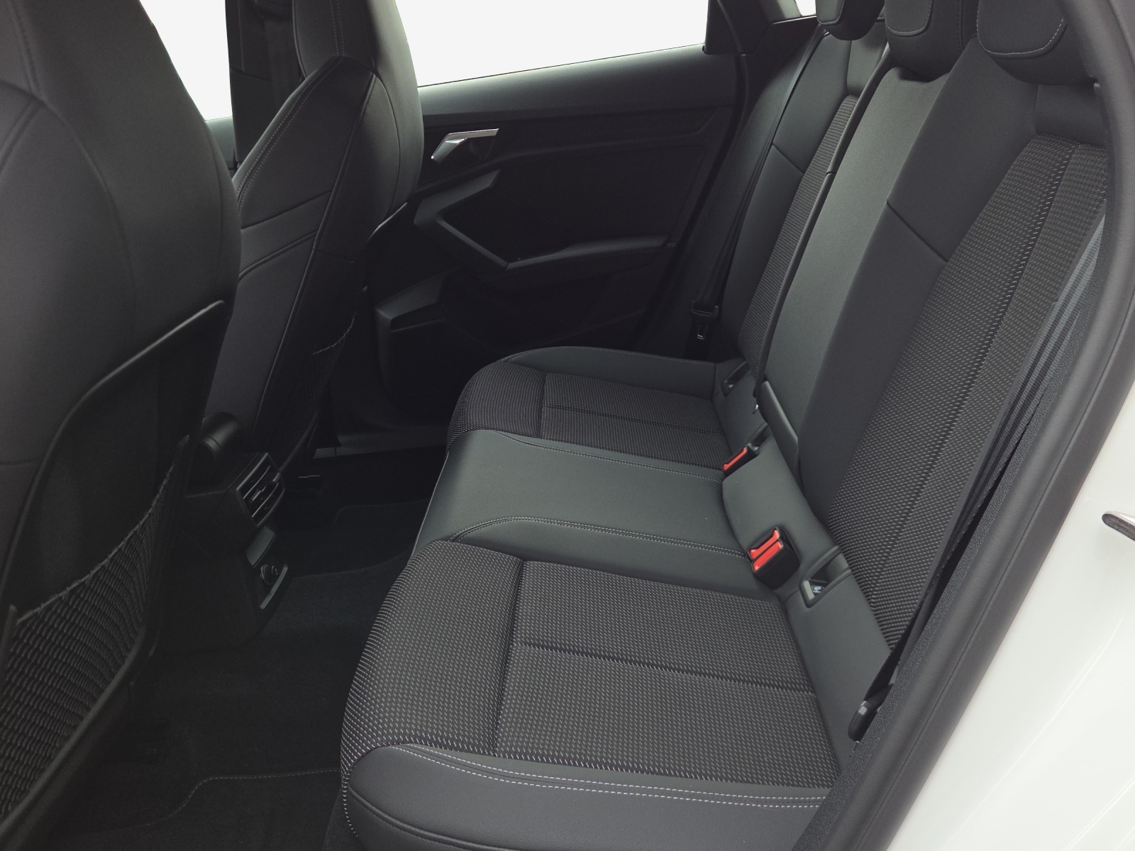 AUDI A3 Sportback 40 TFSI e S line S-tronic-image-11