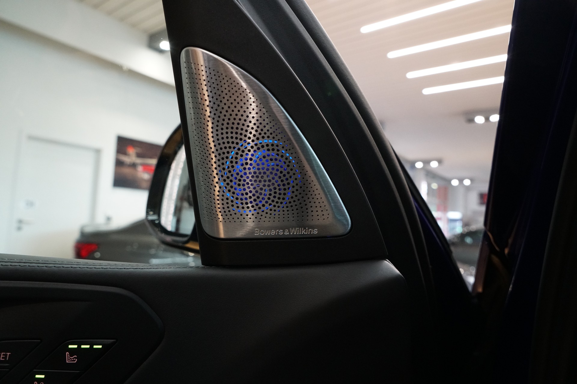 BMW X5 xDrive M50i Steptronic-image-21