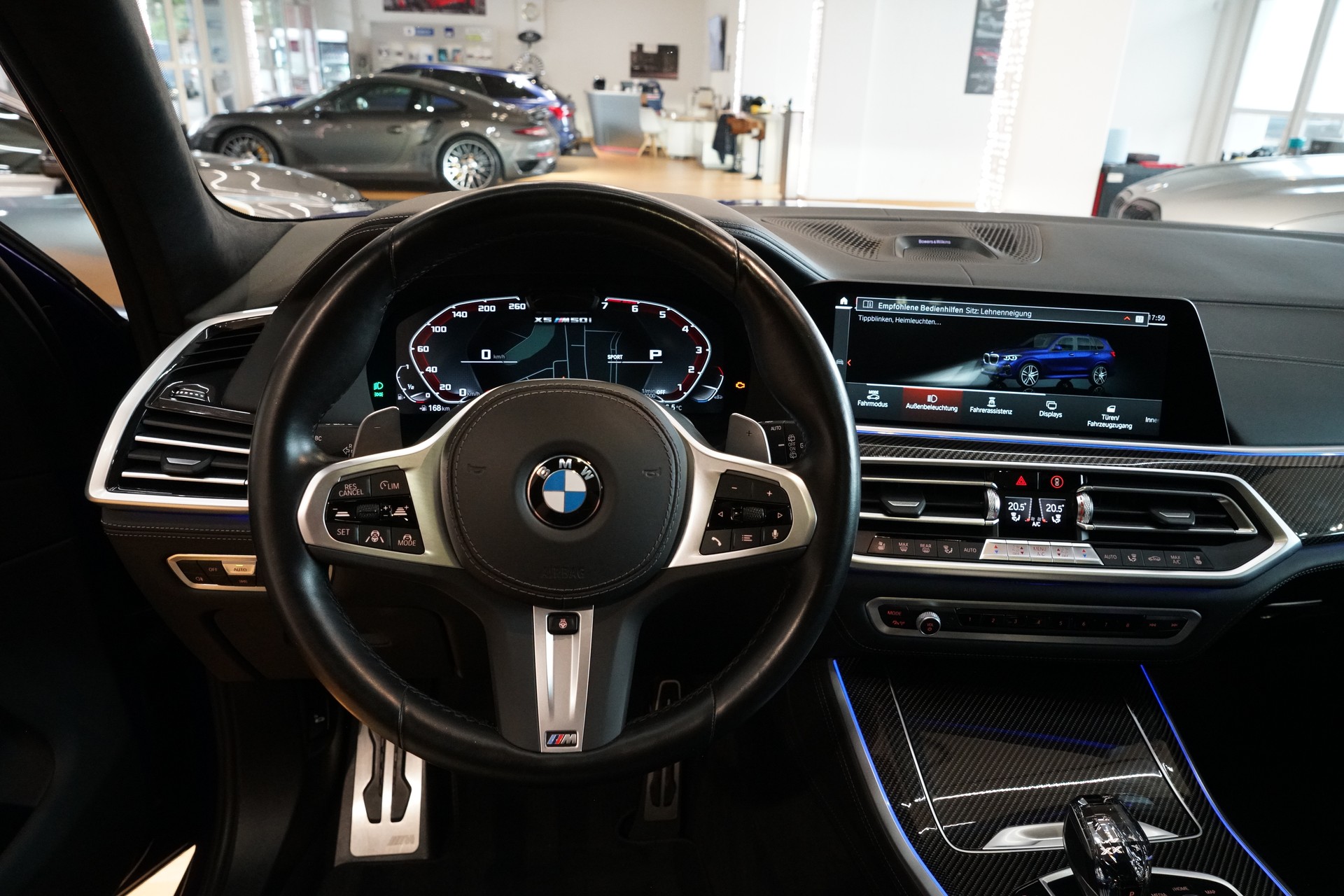 BMW X5 xDrive M50i Steptronic-image-15