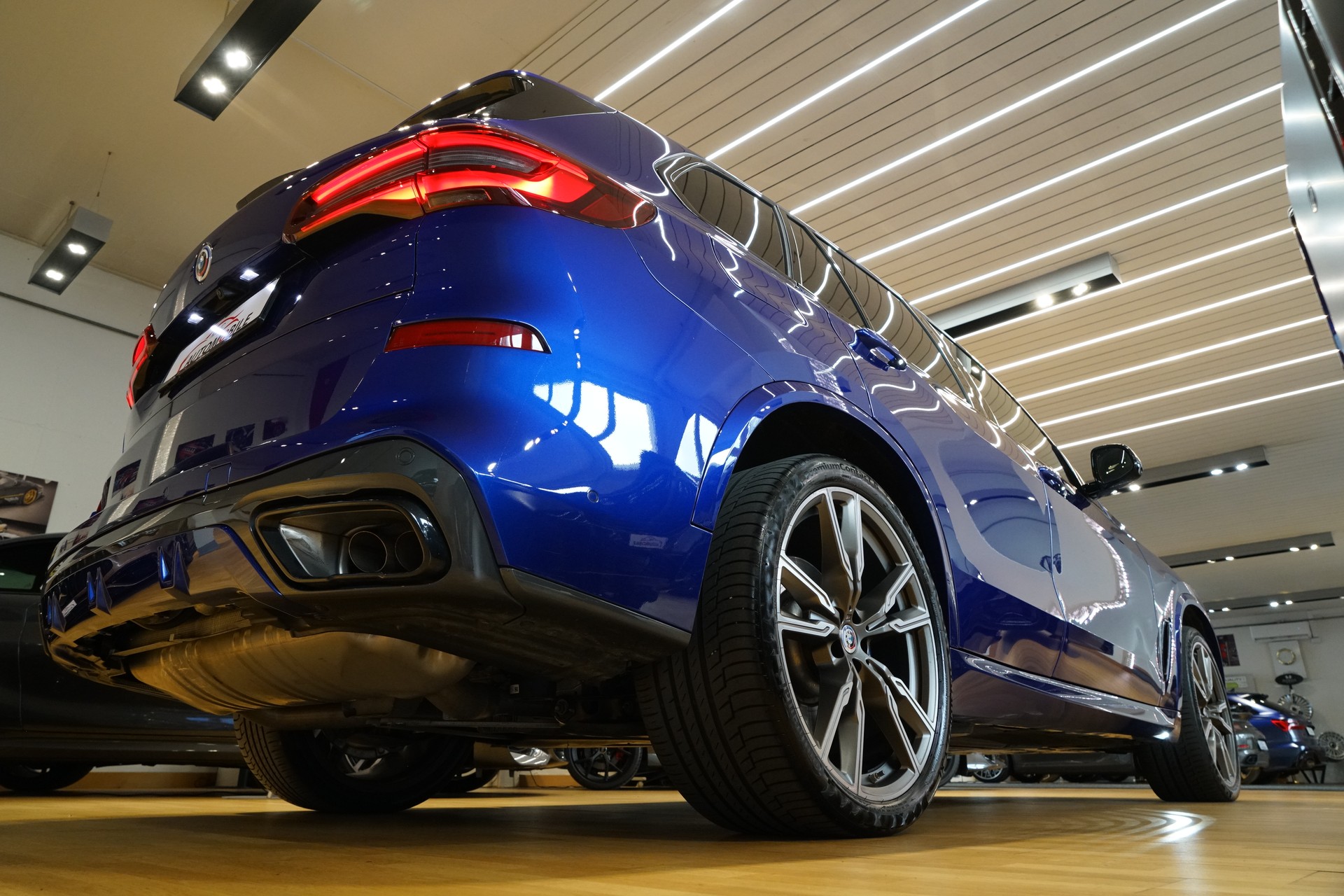BMW X5 xDrive M50i Steptronic-image-9
