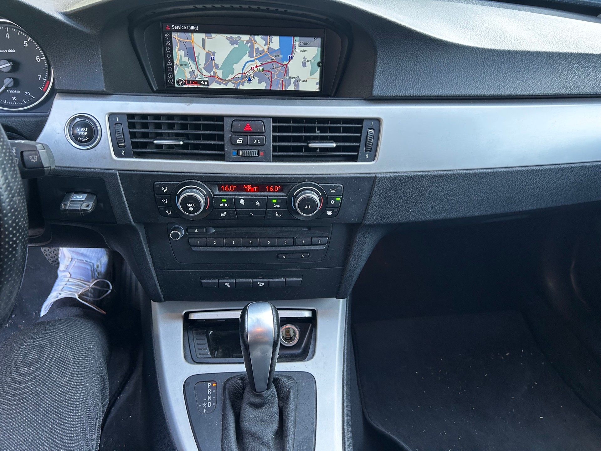 BMW 325i xDrive Touring Steptronic-image-11