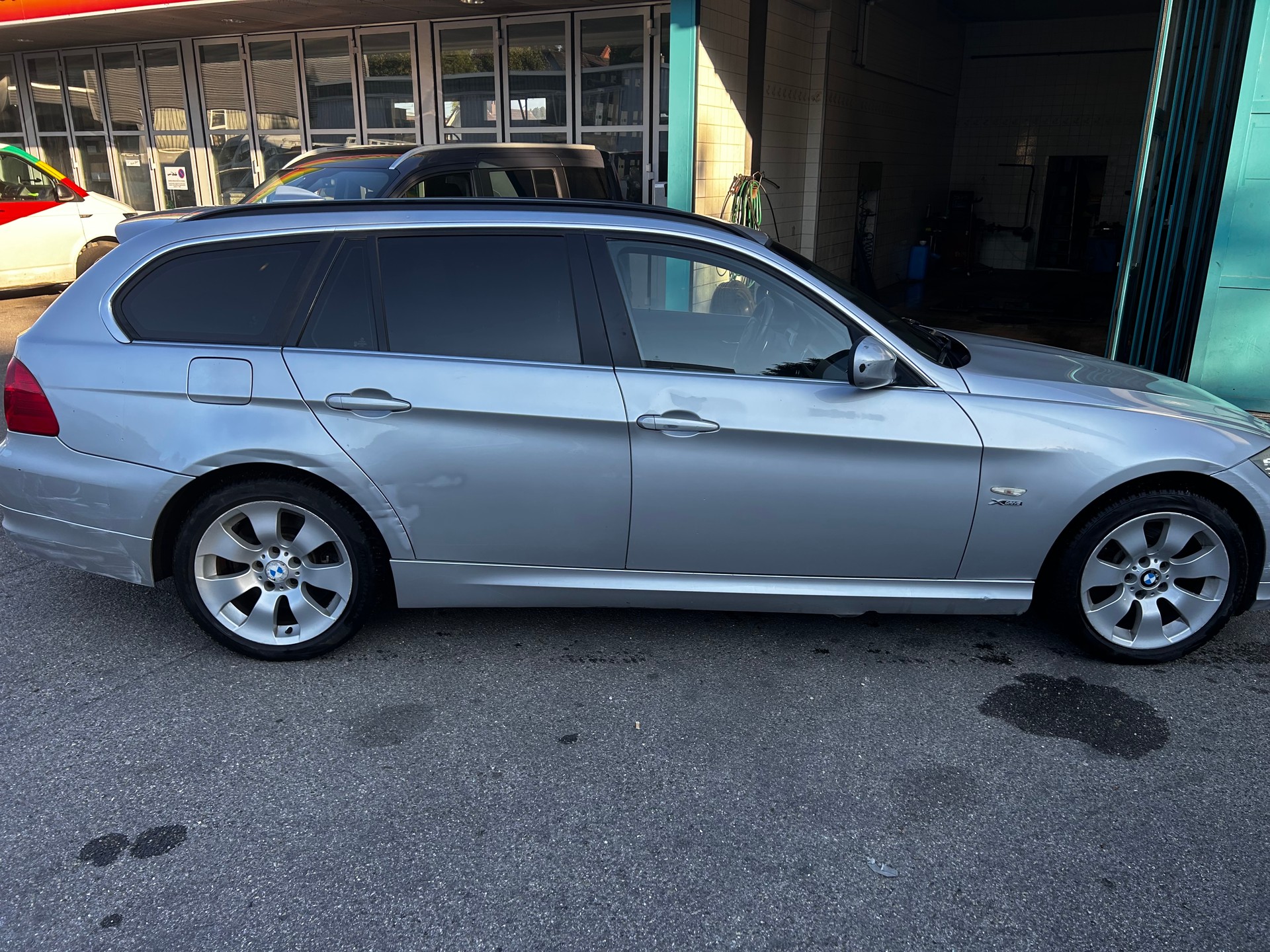 BMW 325i xDrive Touring Steptronic-image-3