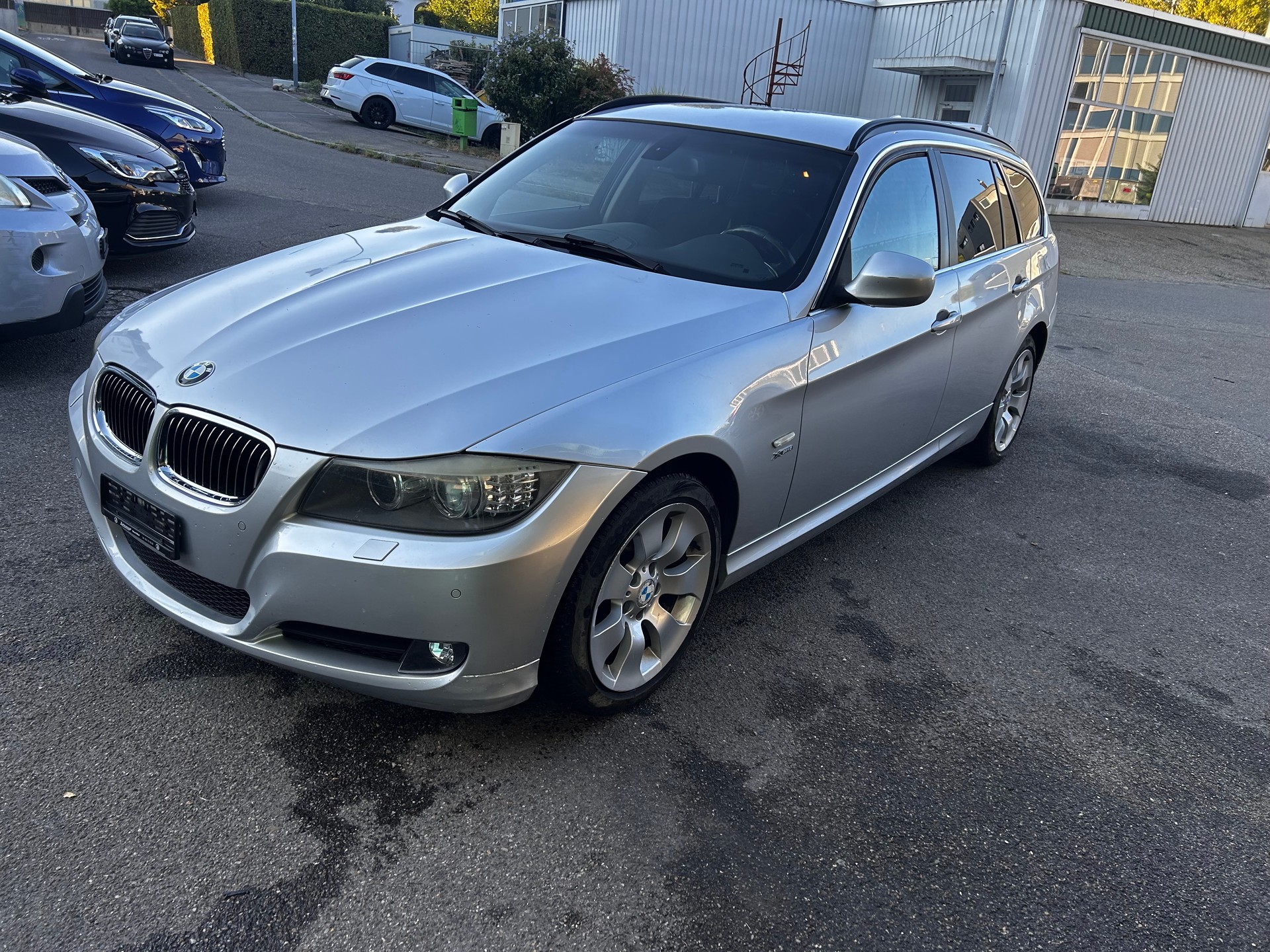 BMW 325i xDrive Touring Steptronic-image-1