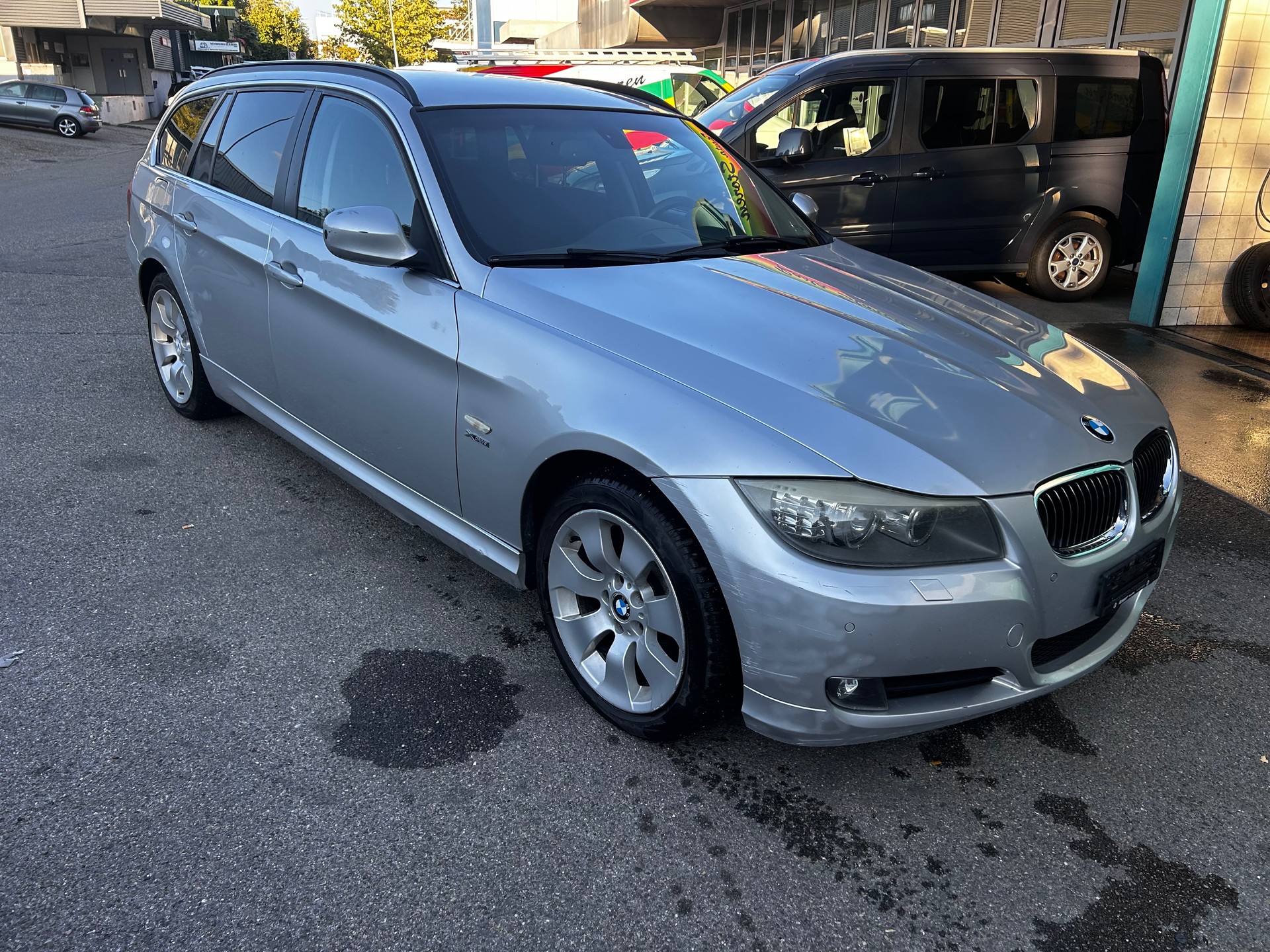 BMW 325i xDrive Touring Steptronic-image-2
