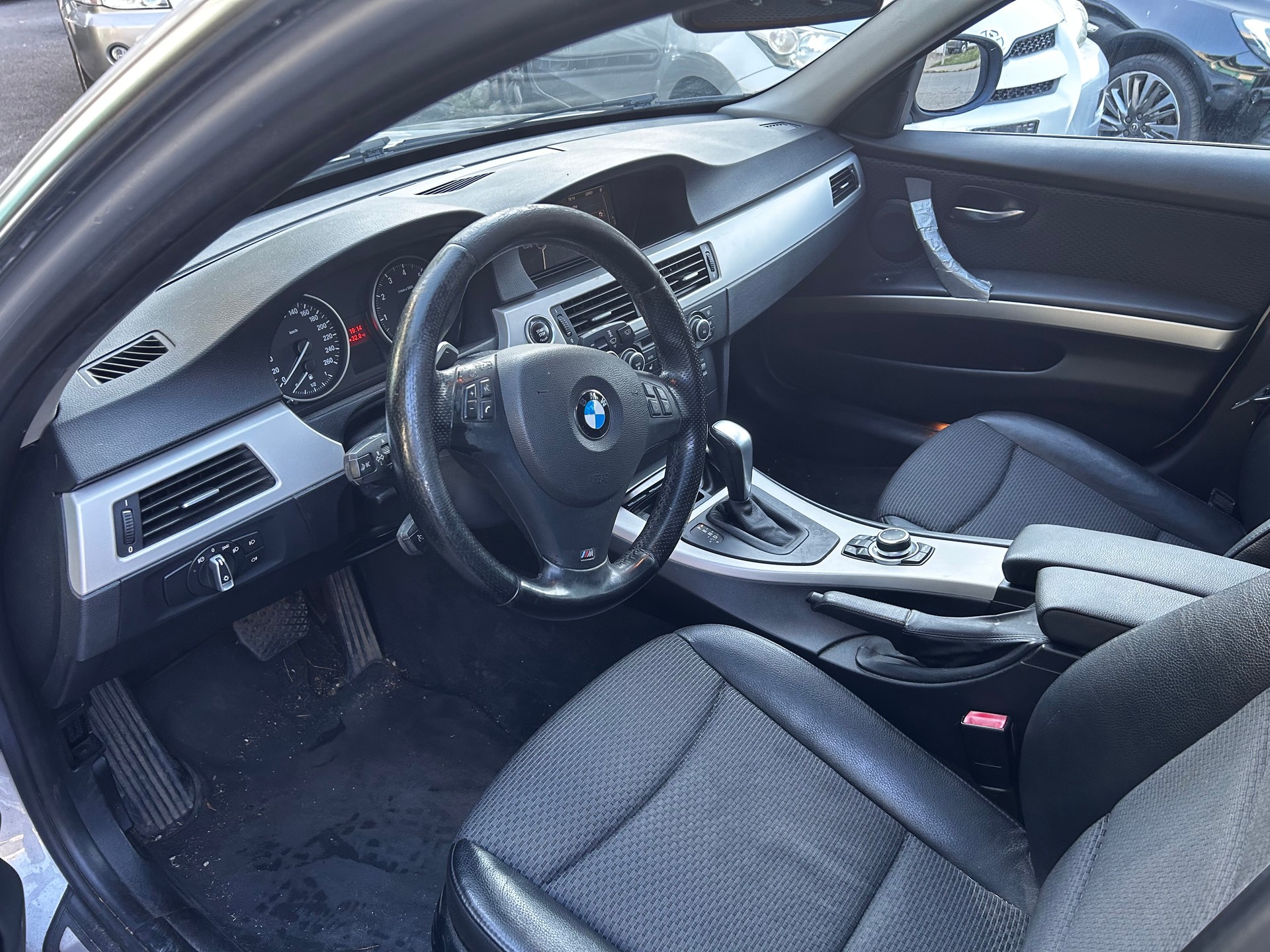 BMW 325i xDrive Touring Steptronic-image-9