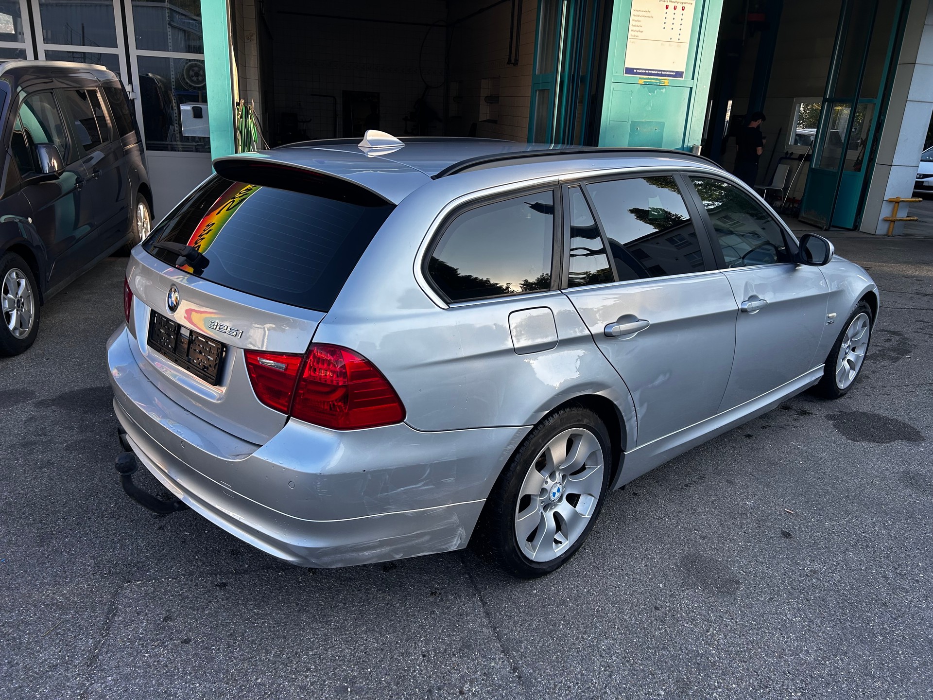 BMW 325i xDrive Touring Steptronic-image-5