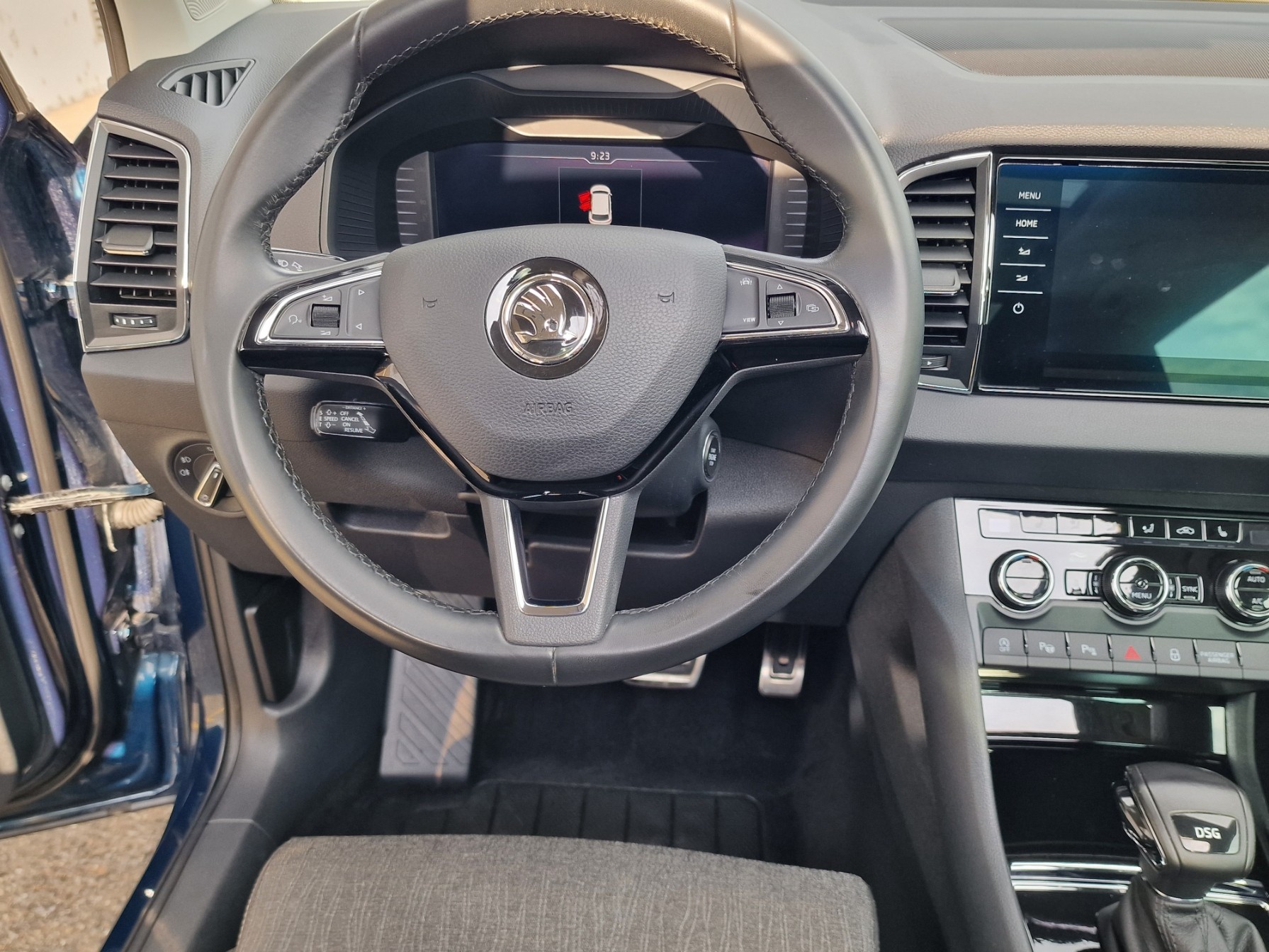 SKODA Karoq 1.5 TSI ACT Ambition DSG-image-9