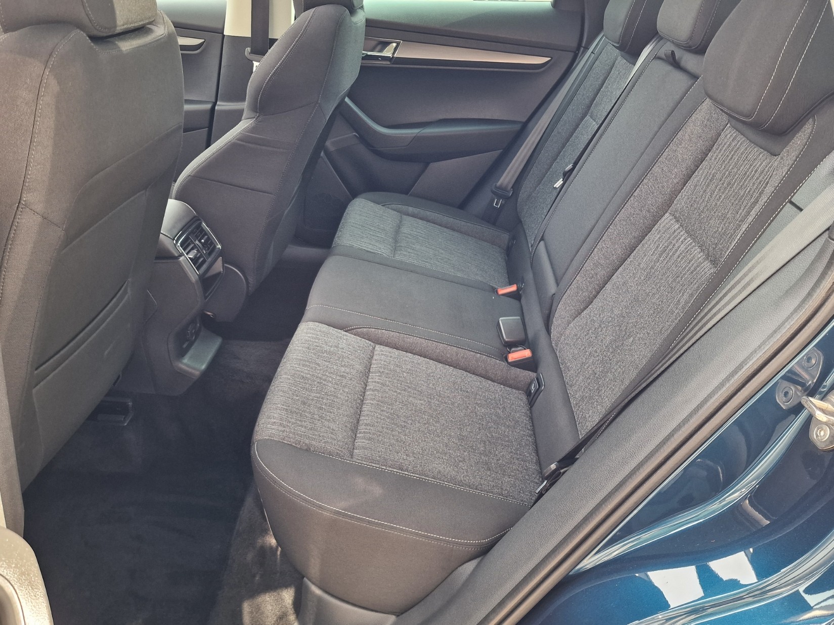 SKODA Karoq 1.5 TSI ACT Ambition DSG-image-14