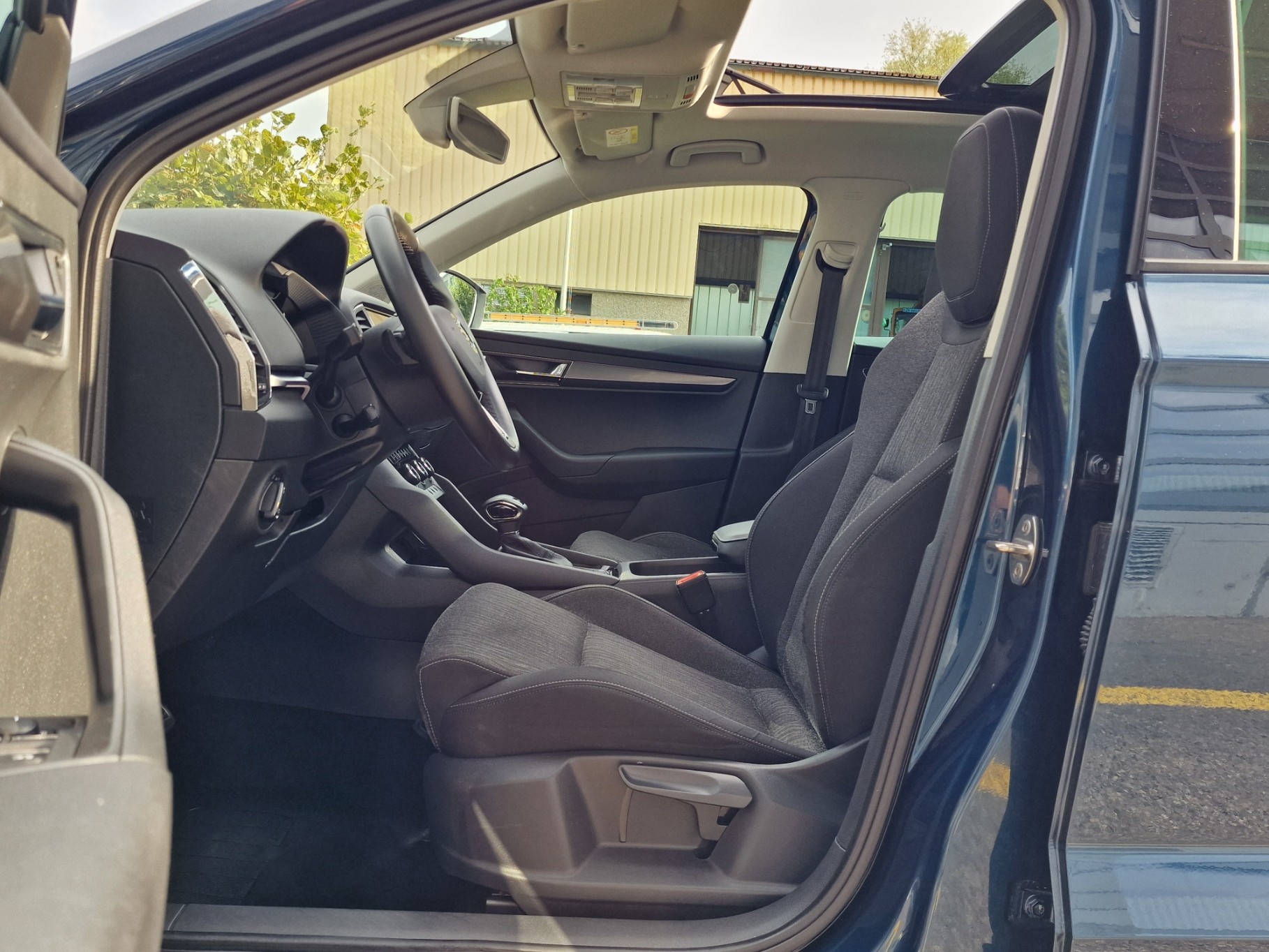 SKODA Karoq 1.5 TSI ACT Ambition DSG-image-7