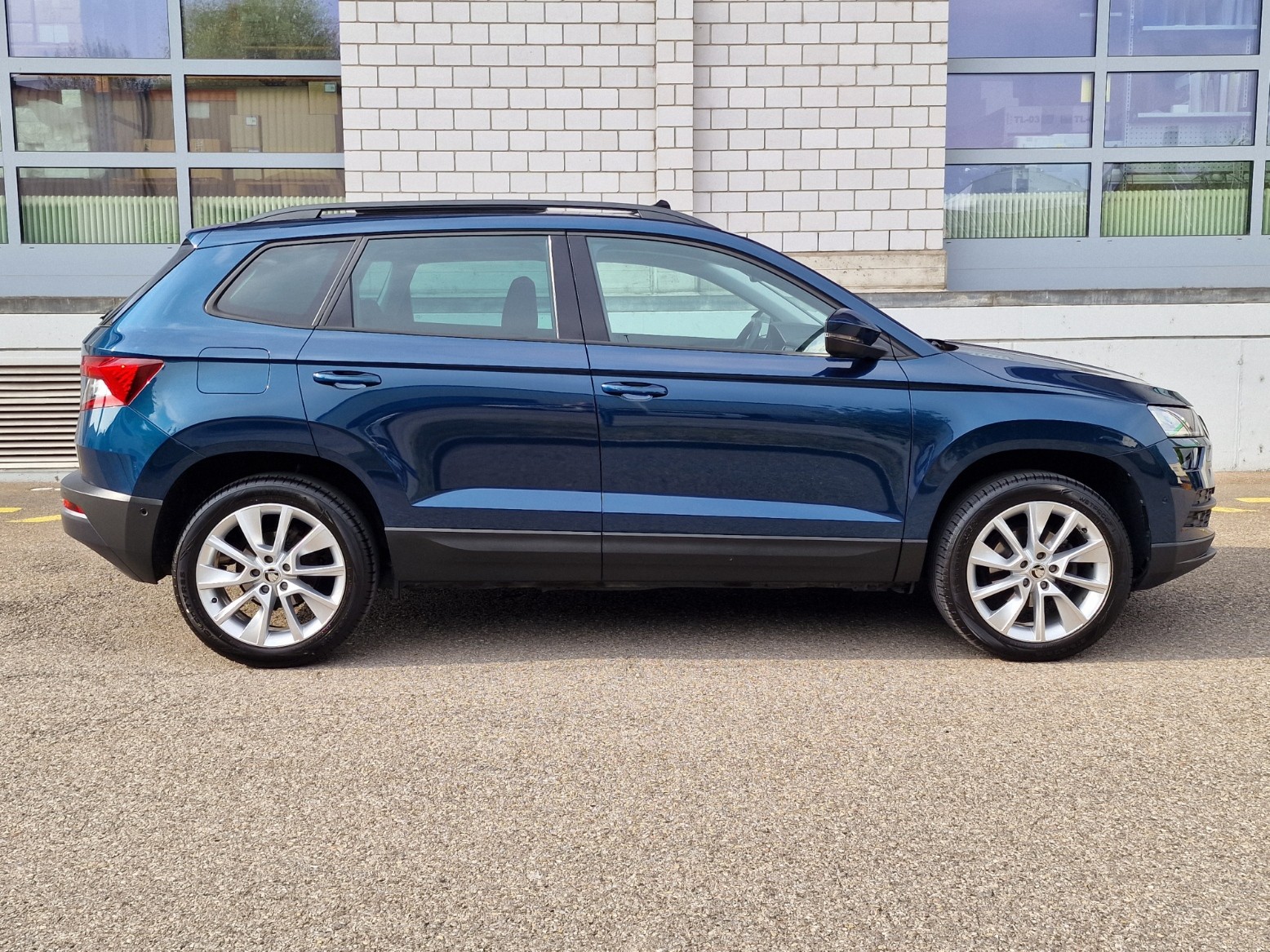 SKODA Karoq 1.5 TSI ACT Ambition DSG-image-3