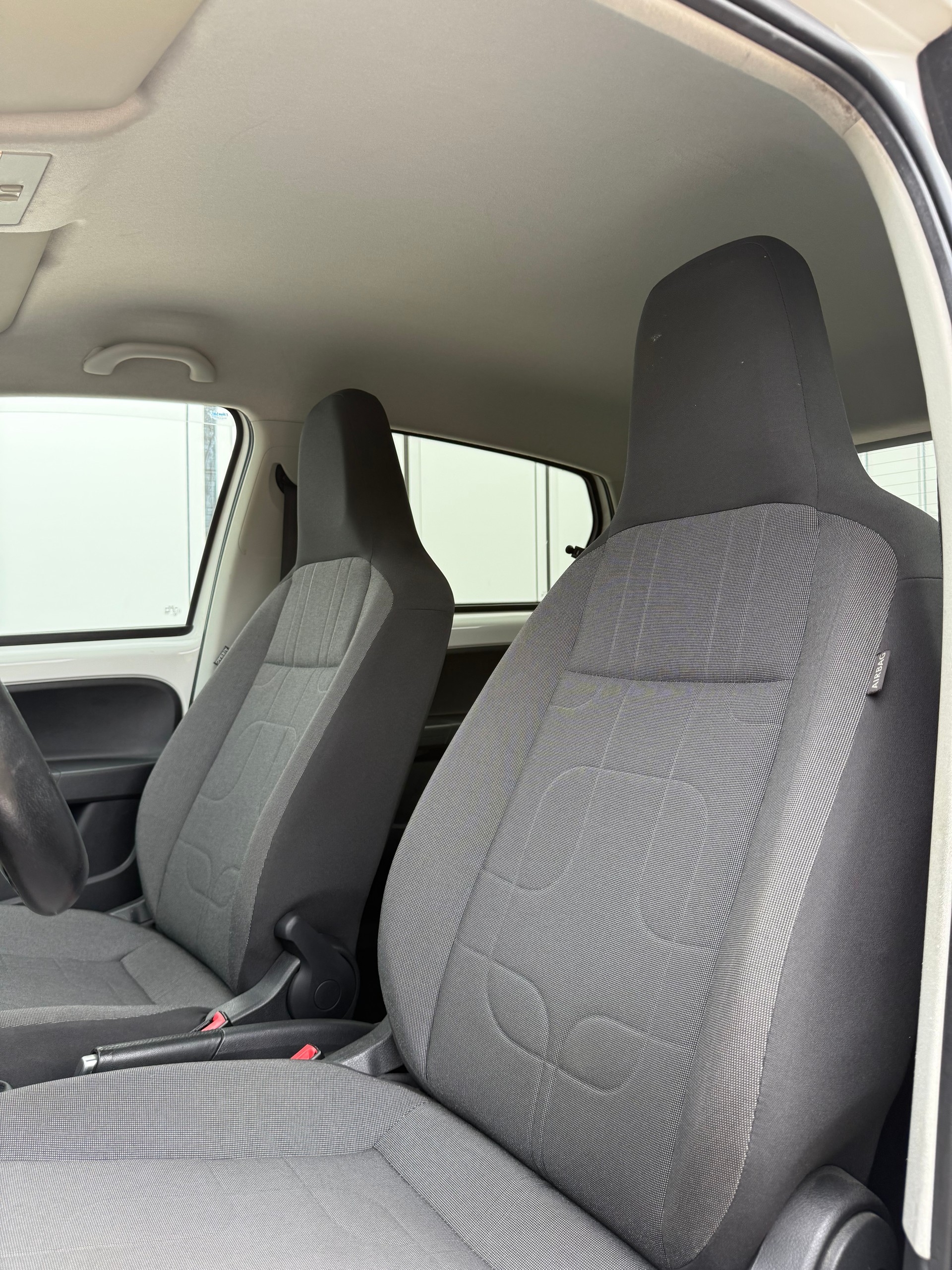 VW Up 1.0 swiss up-image-12