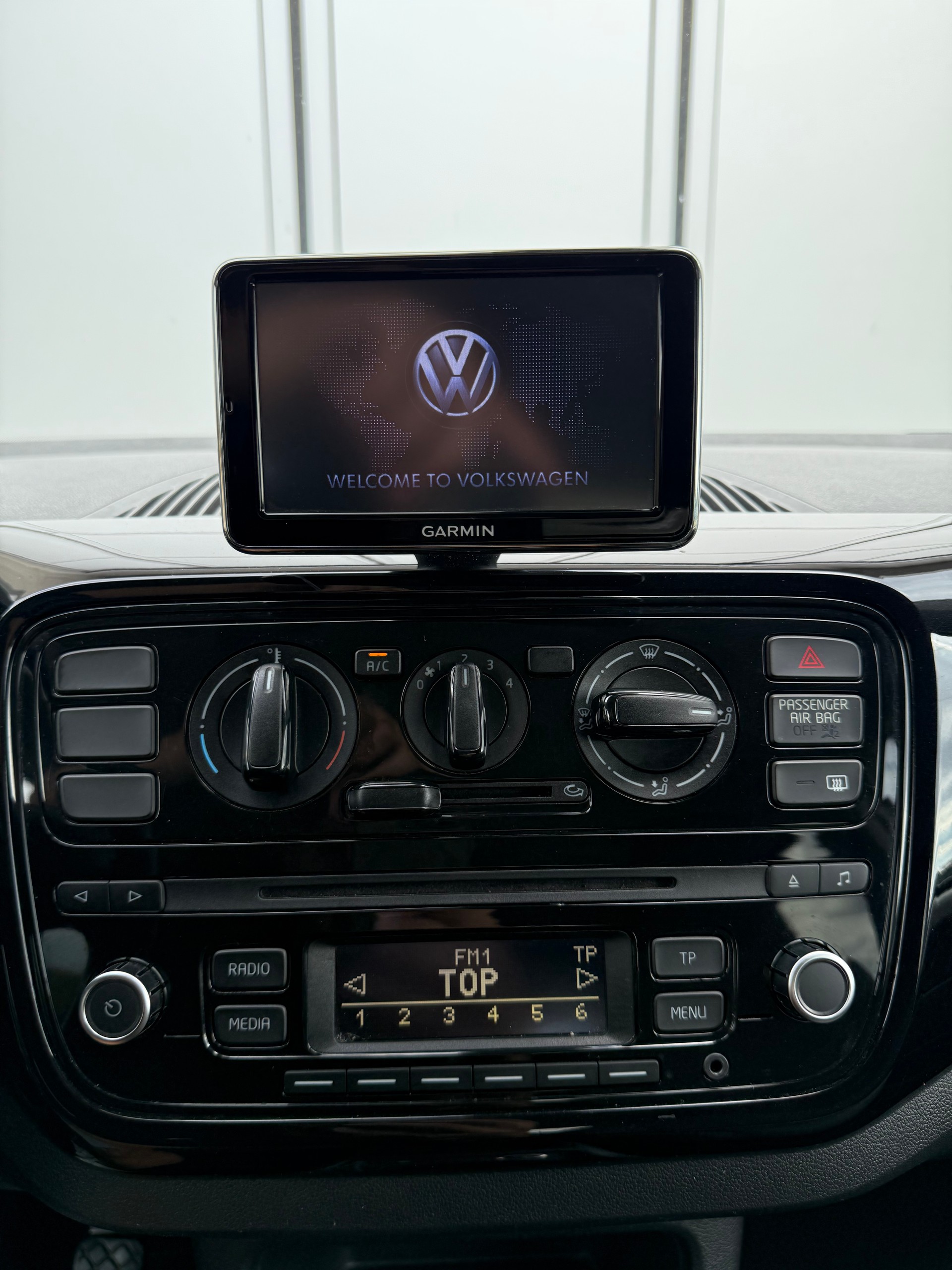 VW Up 1.0 swiss up-image-7