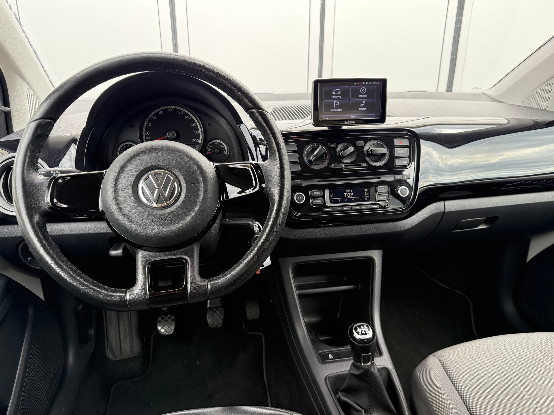 VW Up 1.0 swiss up-image-6