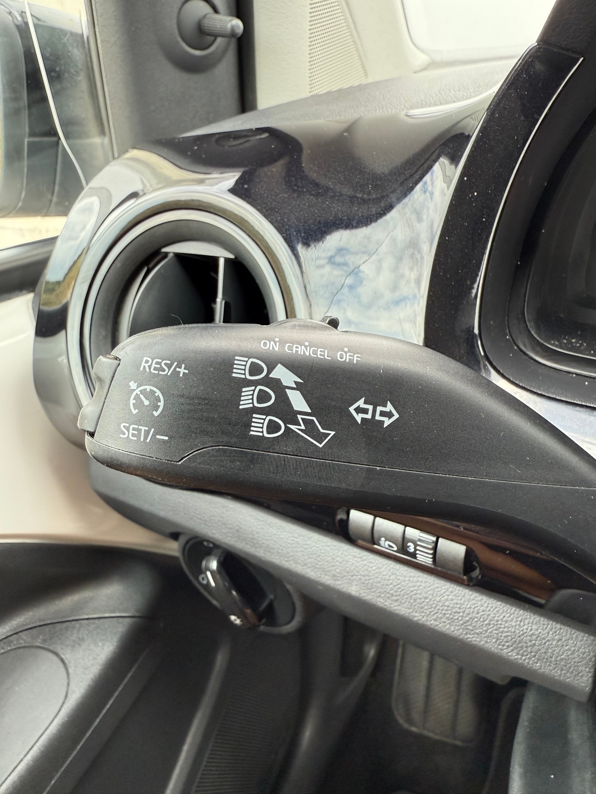 VW Up 1.0 swiss up-image-11
