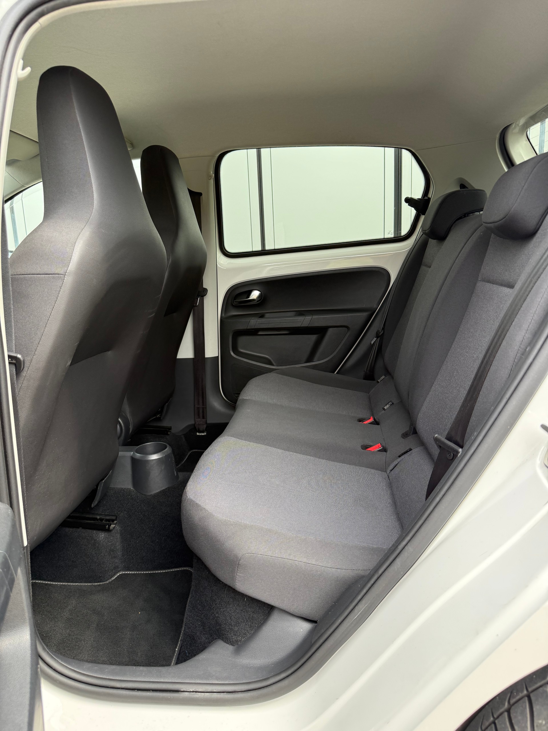 VW Up 1.0 swiss up-image-13
