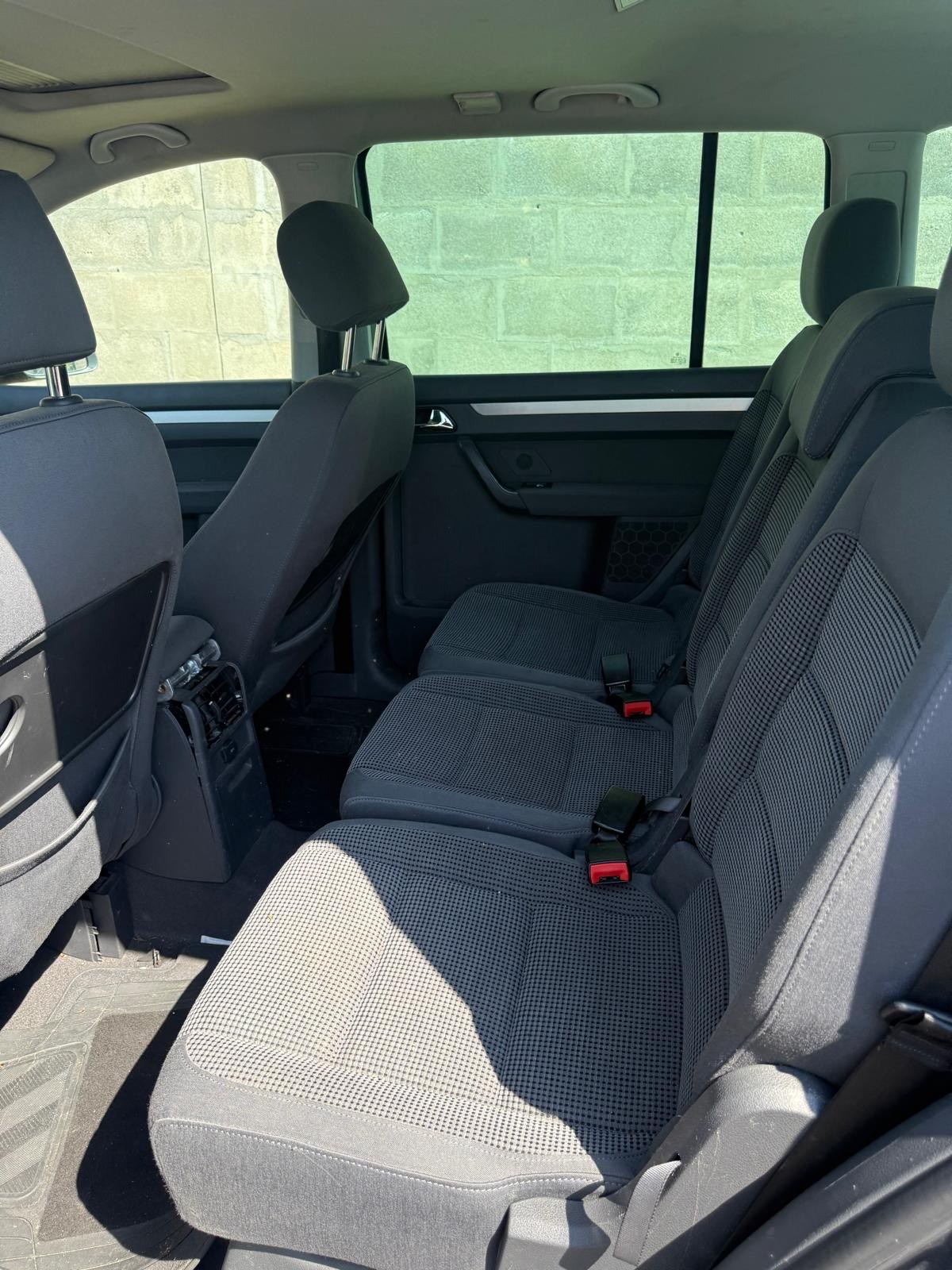 VW Touran 2.0 TDI Trendline-image-8
