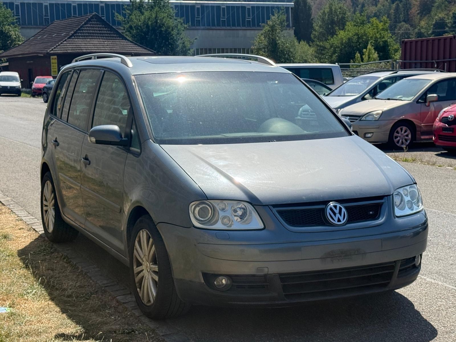 VW Touran 2.0 TDI Trendline-image-5