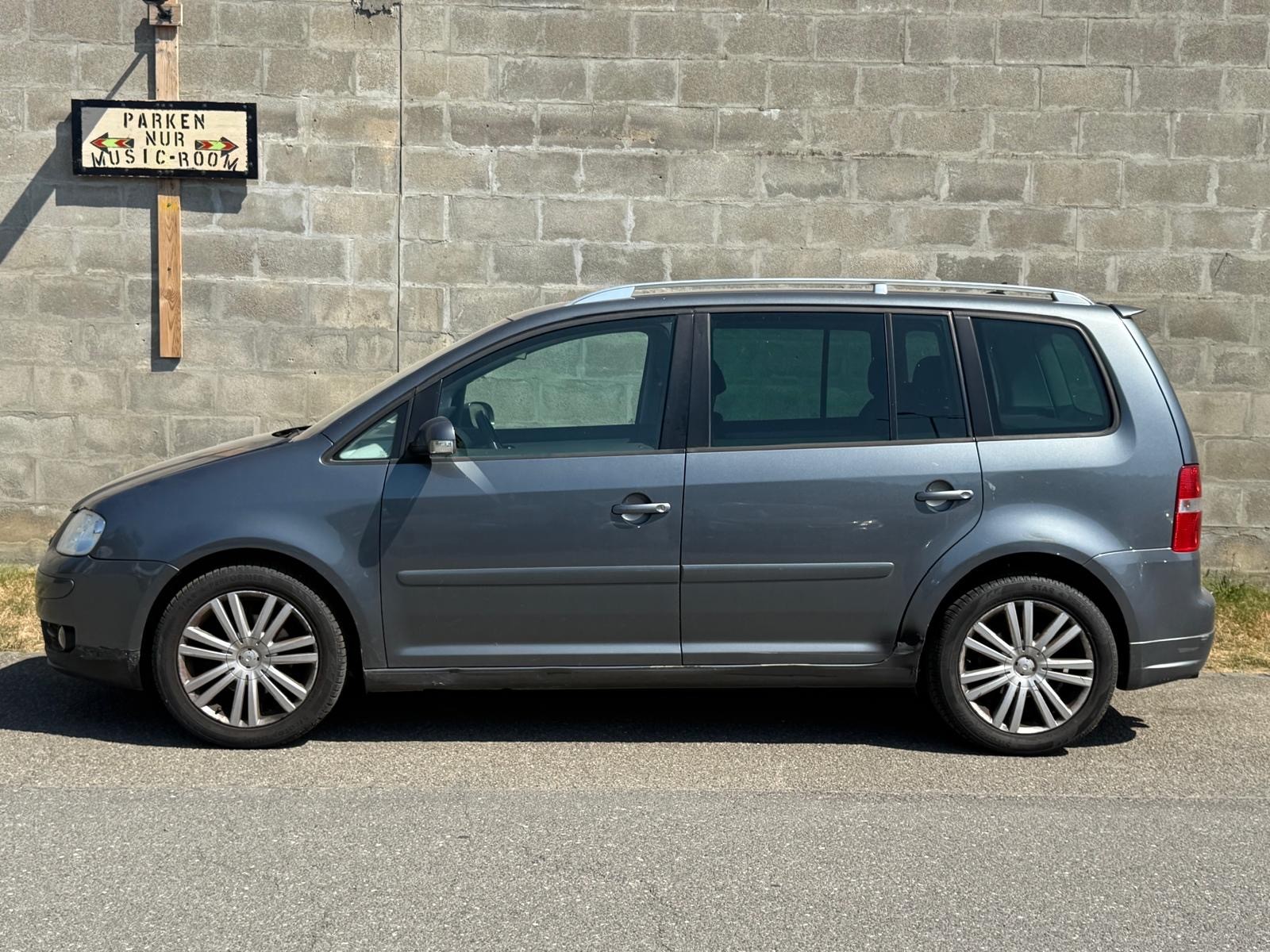 VW Touran 2.0 TDI Trendline-image-1