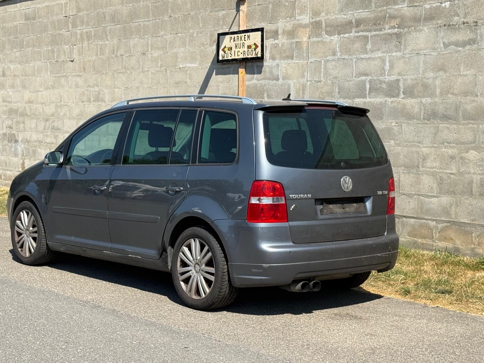 VW Touran 2.0 TDI Trendline-image-2