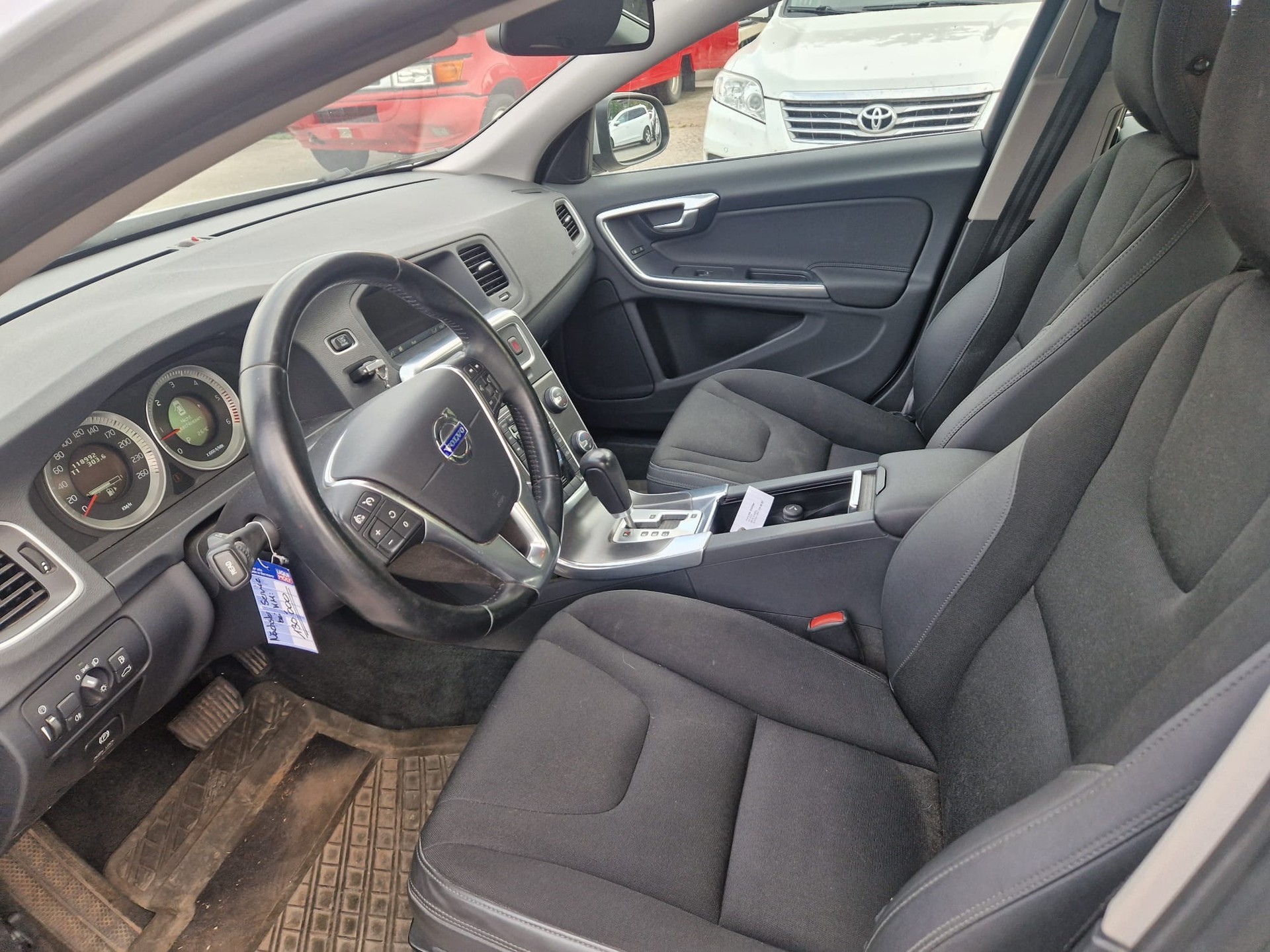 VOLVO S60 T4 Momentum Powershift-image-6