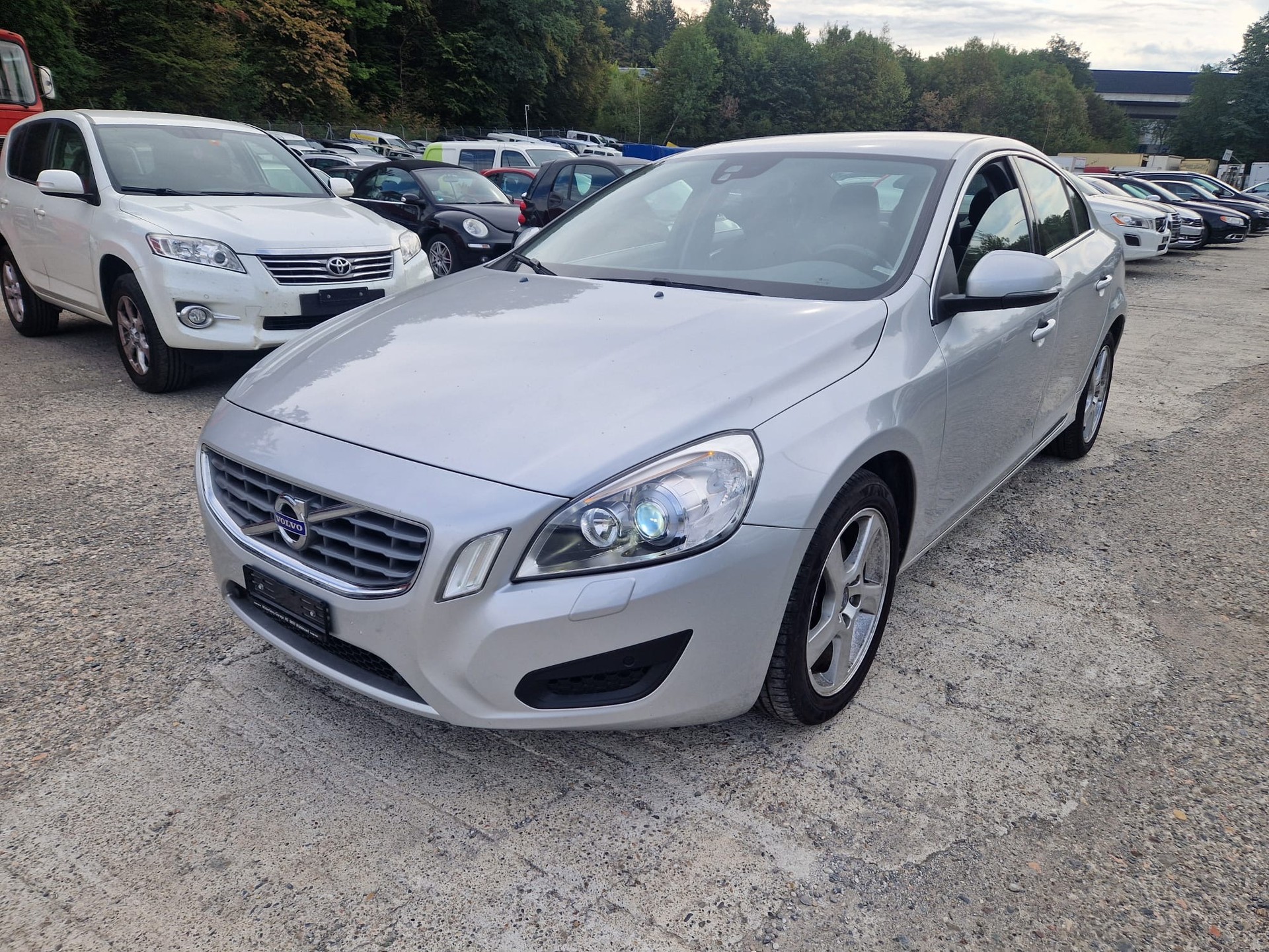 VOLVO S60 T4 Momentum Powershift-image-0