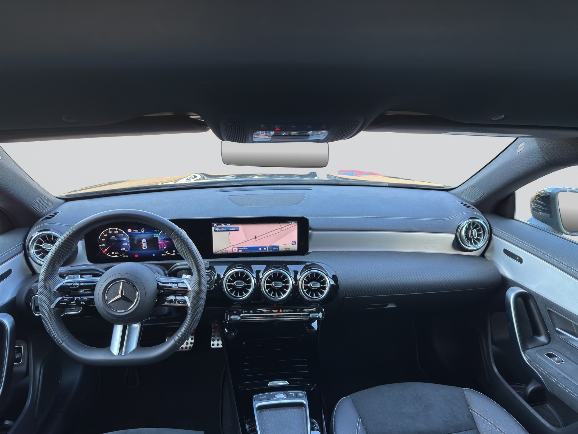MERCEDES-BENZ CLA 200 d 8G-DCT AMG Edition-image-12