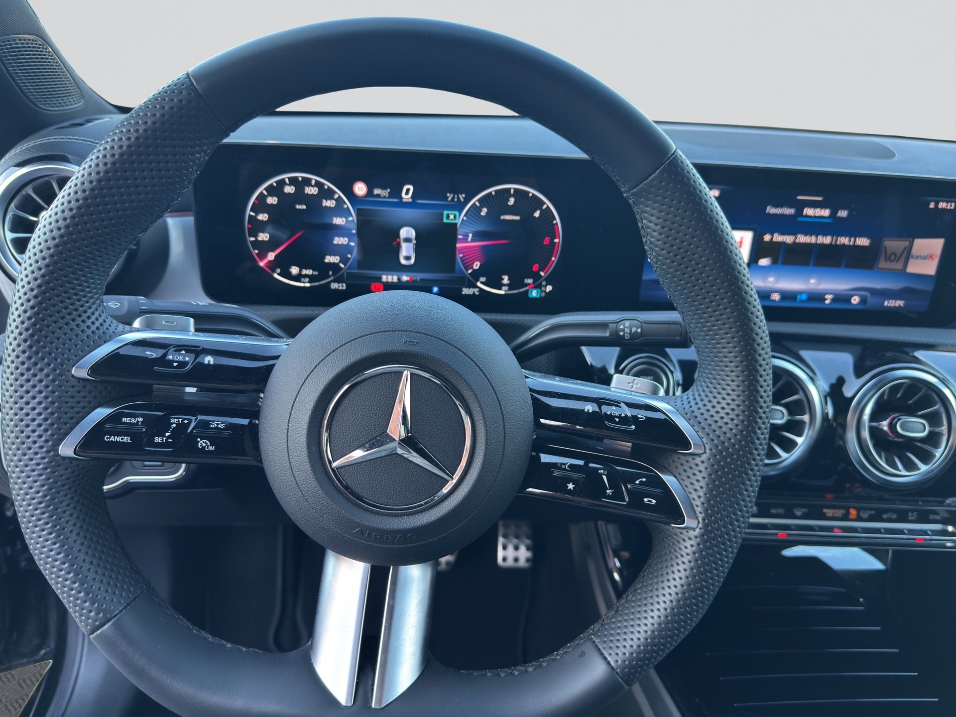 MERCEDES-BENZ CLA 200 d 8G-DCT AMG Edition-image-13