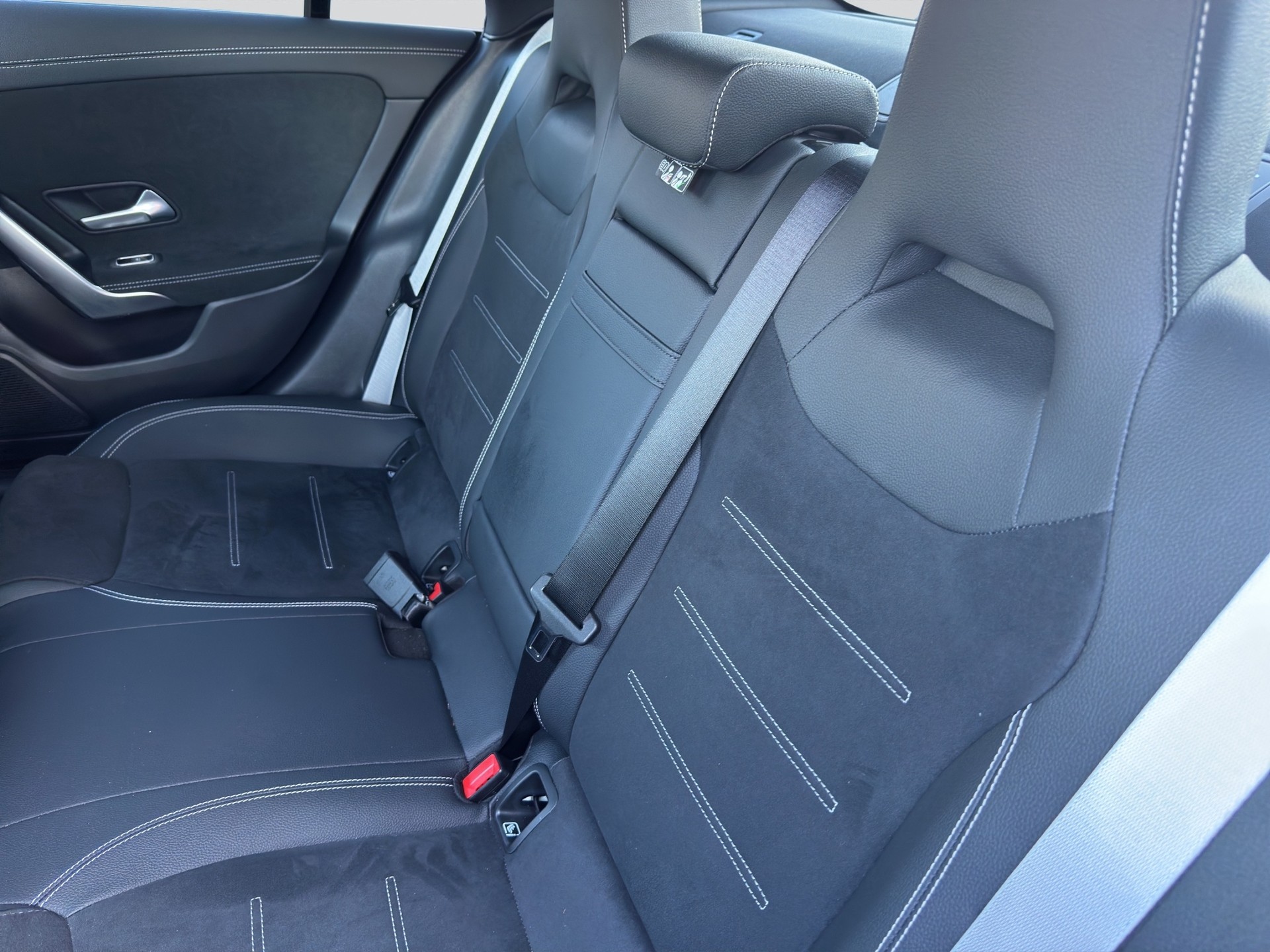 MERCEDES-BENZ CLA 200 d 8G-DCT AMG Edition-image-11