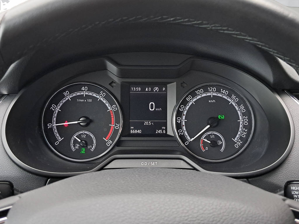 SKODA Octavia Combi 1.5 TGI G-TEC Ambition DSG-image-13