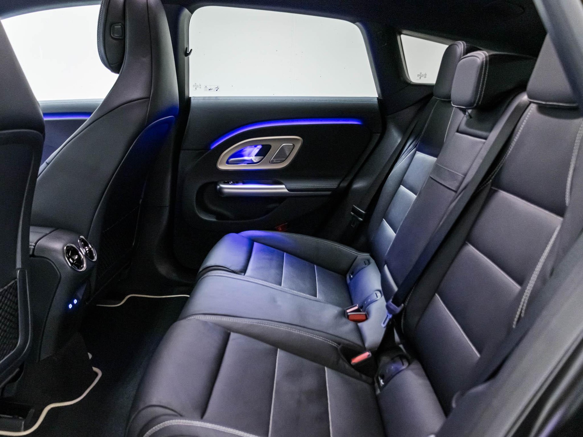 MERCEDES-BENZ CLA 350 4MATIC SB-image-7