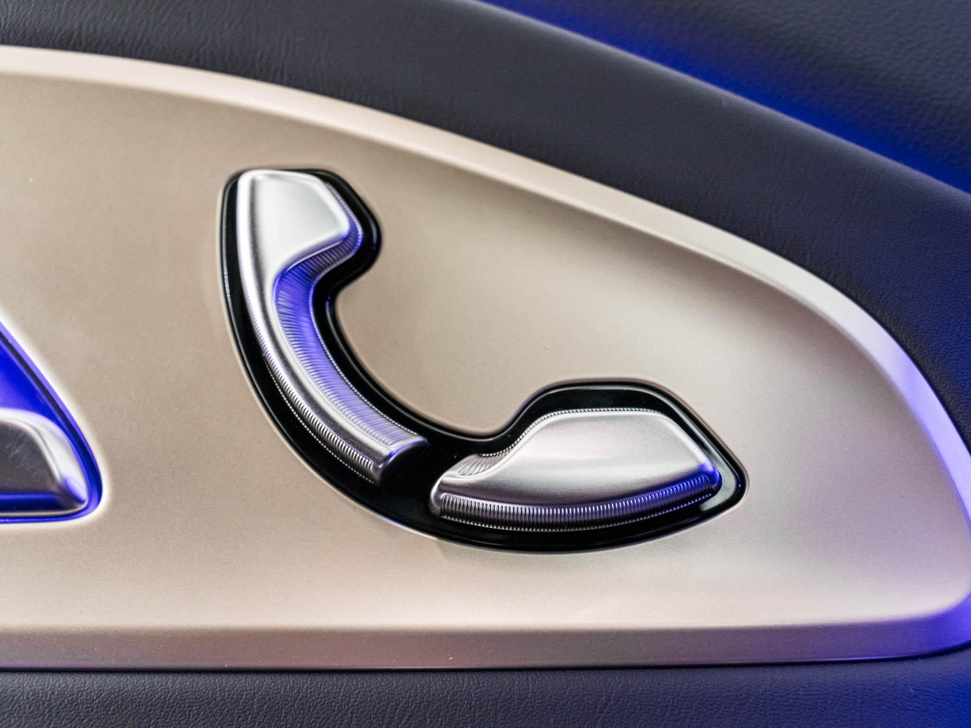 MERCEDES-BENZ CLA 350 4MATIC SB-image-12