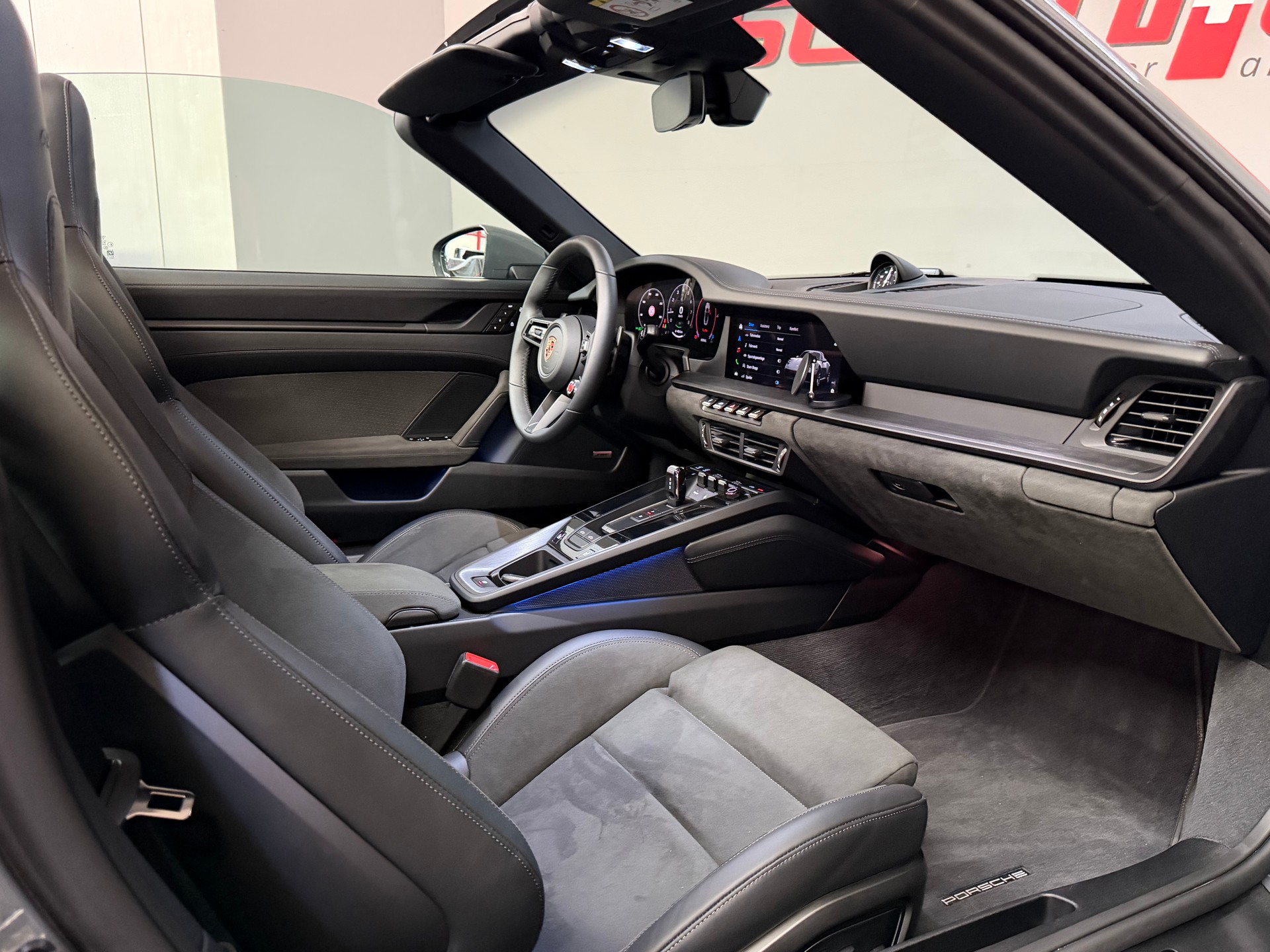 PORSCHE 911 Targa 4 GTS PDK CH-image-17