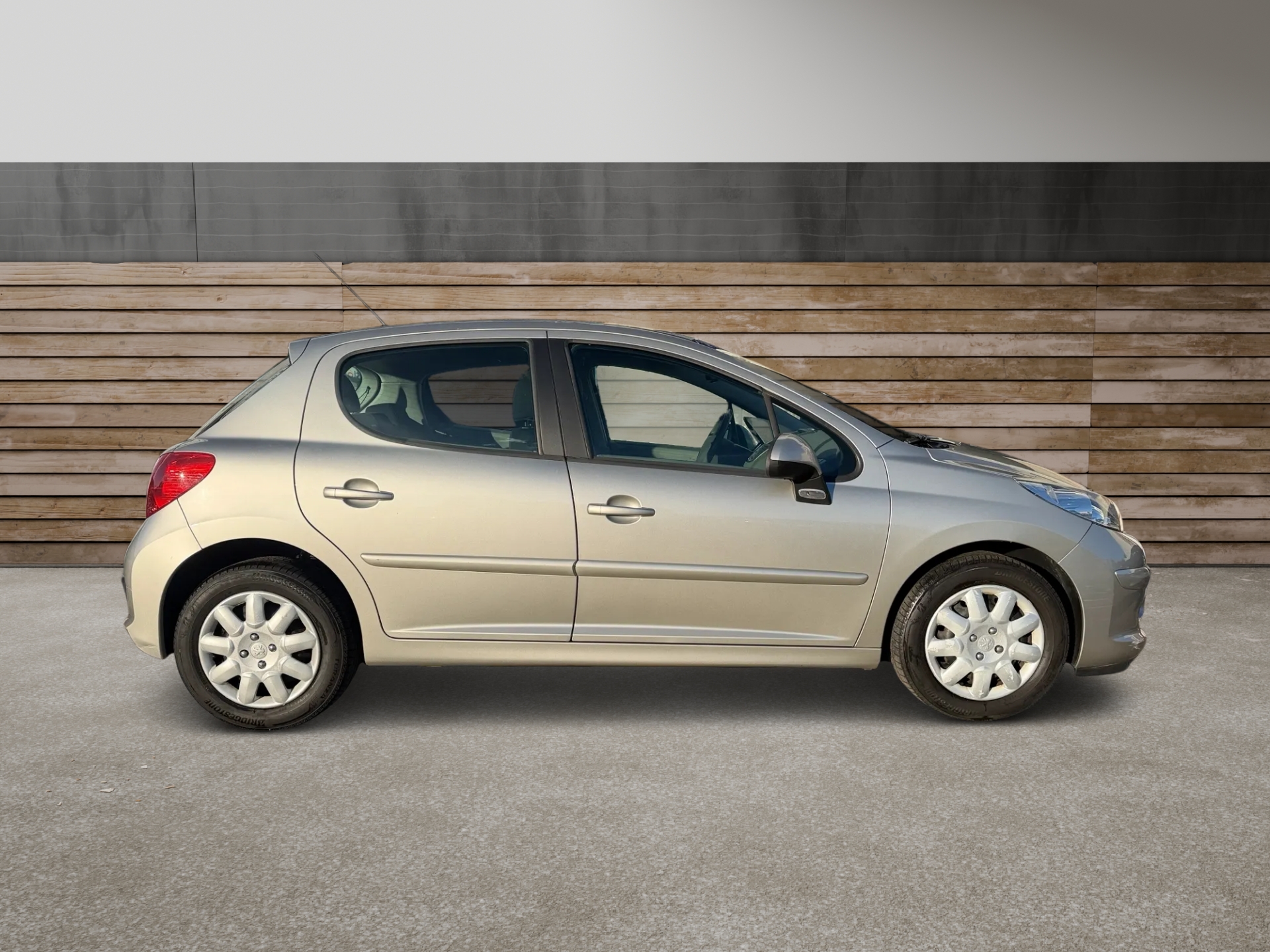 PEUGEOT 207 1.6 16V XS Automatic-image-1