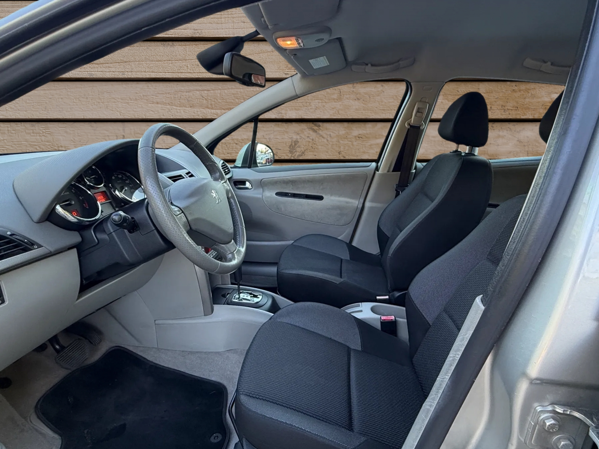 PEUGEOT 207 1.6 16V XS Automatic-image-5