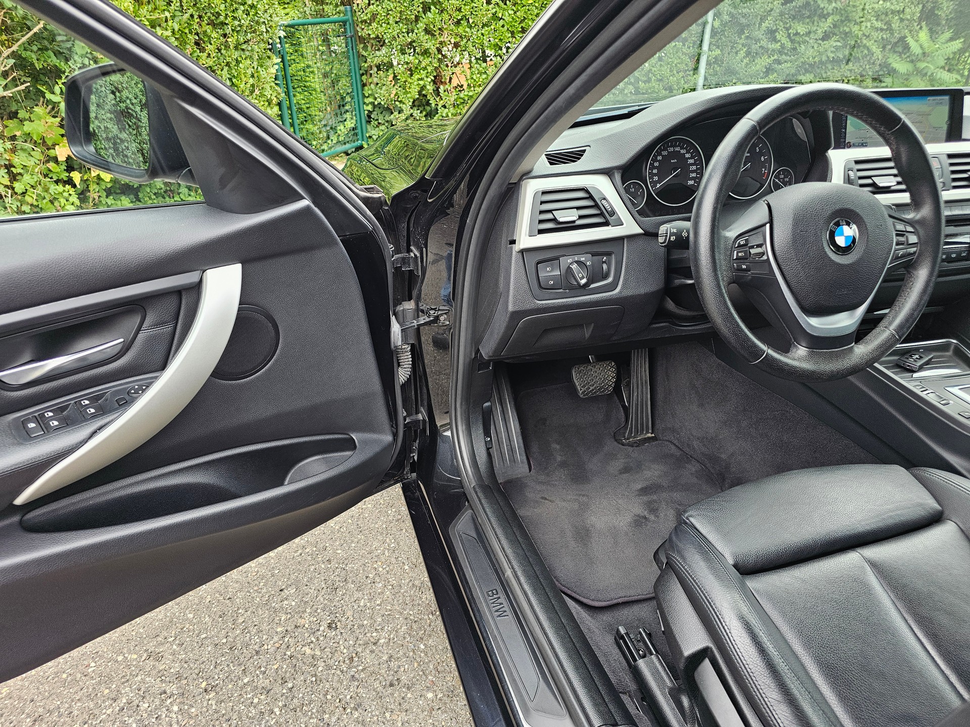 BMW 320i xDrive Steptronic-image-6