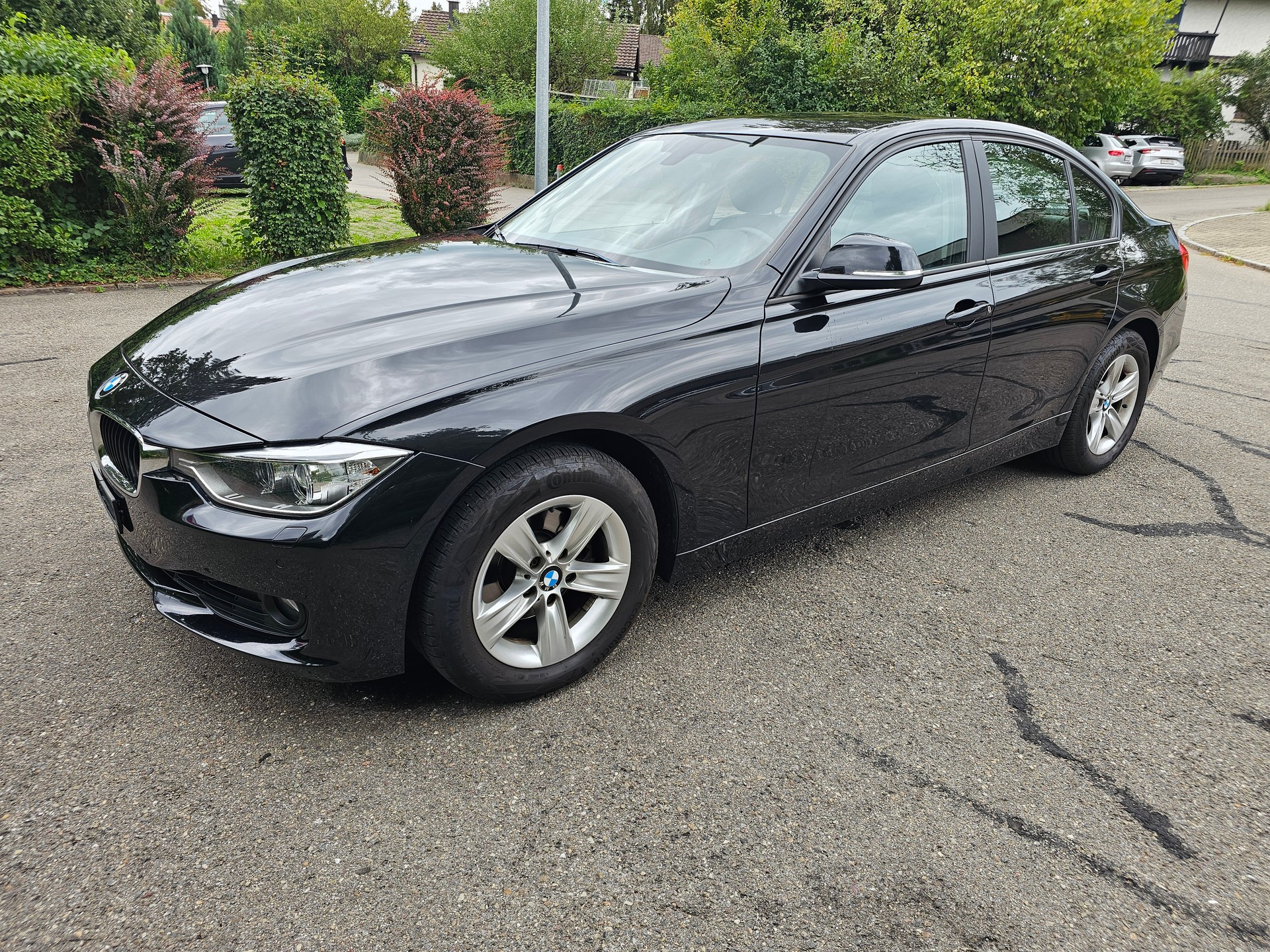BMW 320i xDrive Steptronic-image-0