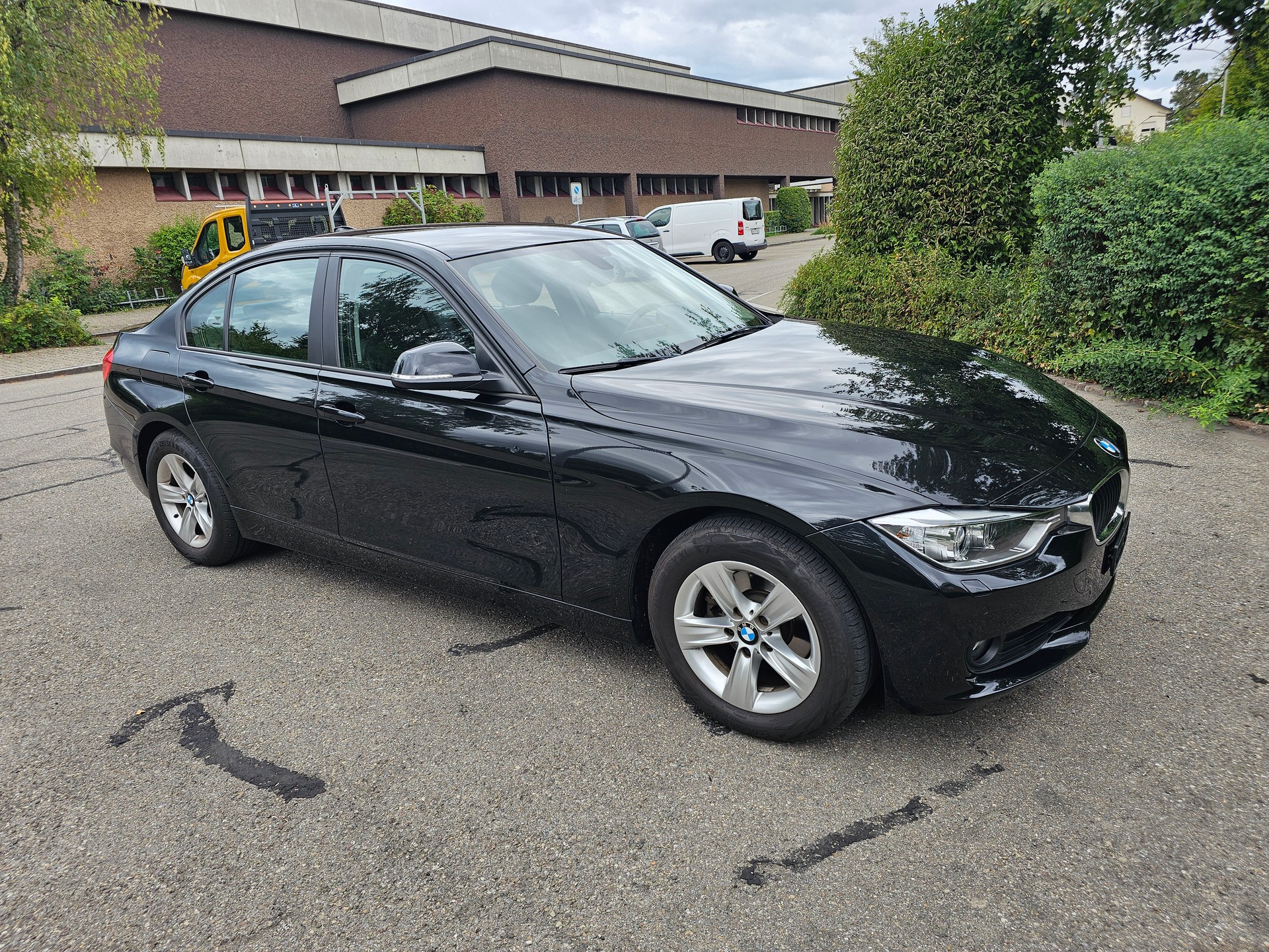 BMW 320i xDrive Steptronic-image-2