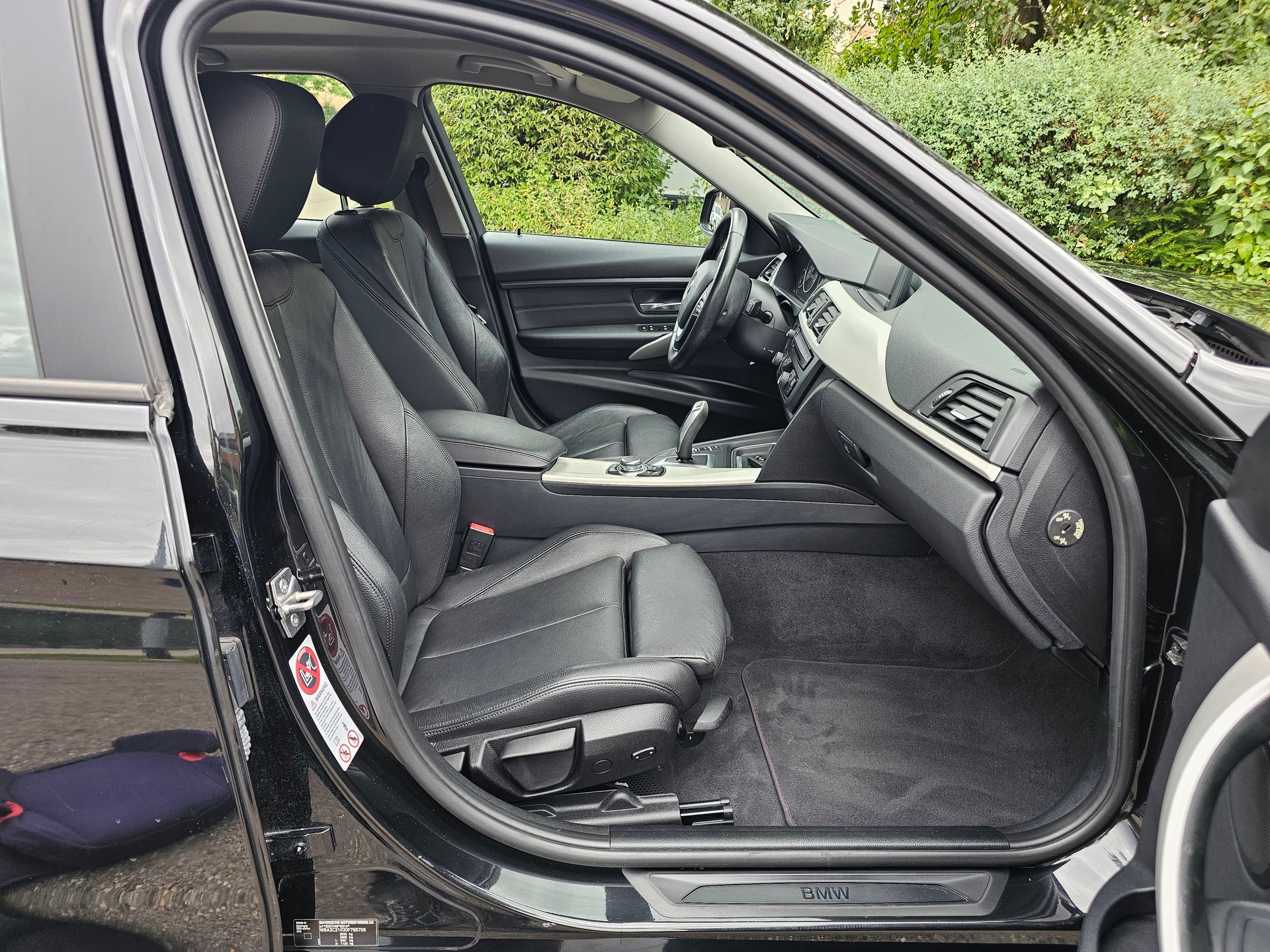 BMW 320i xDrive Steptronic-image-11