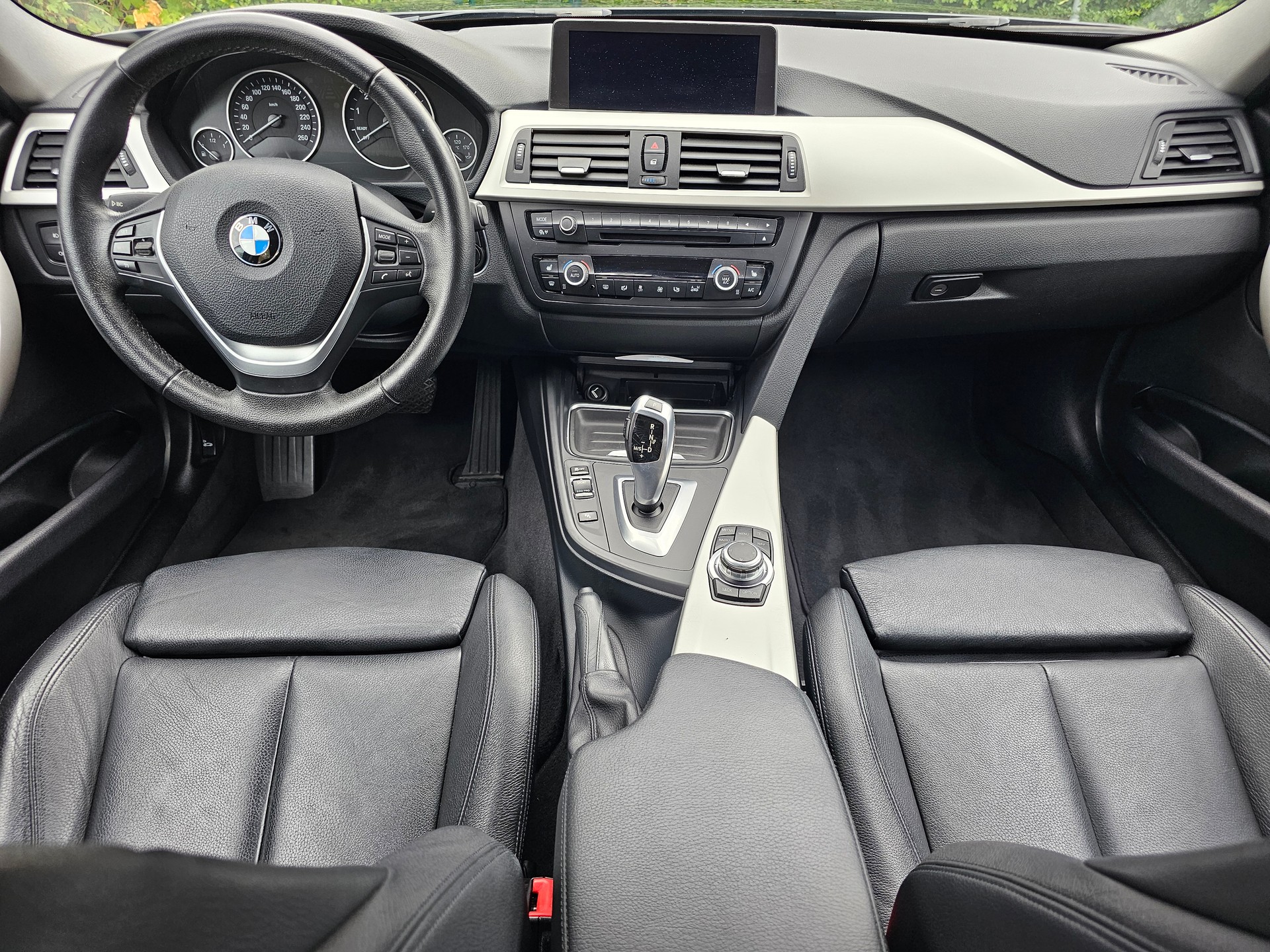 BMW 320i xDrive Steptronic-image-9