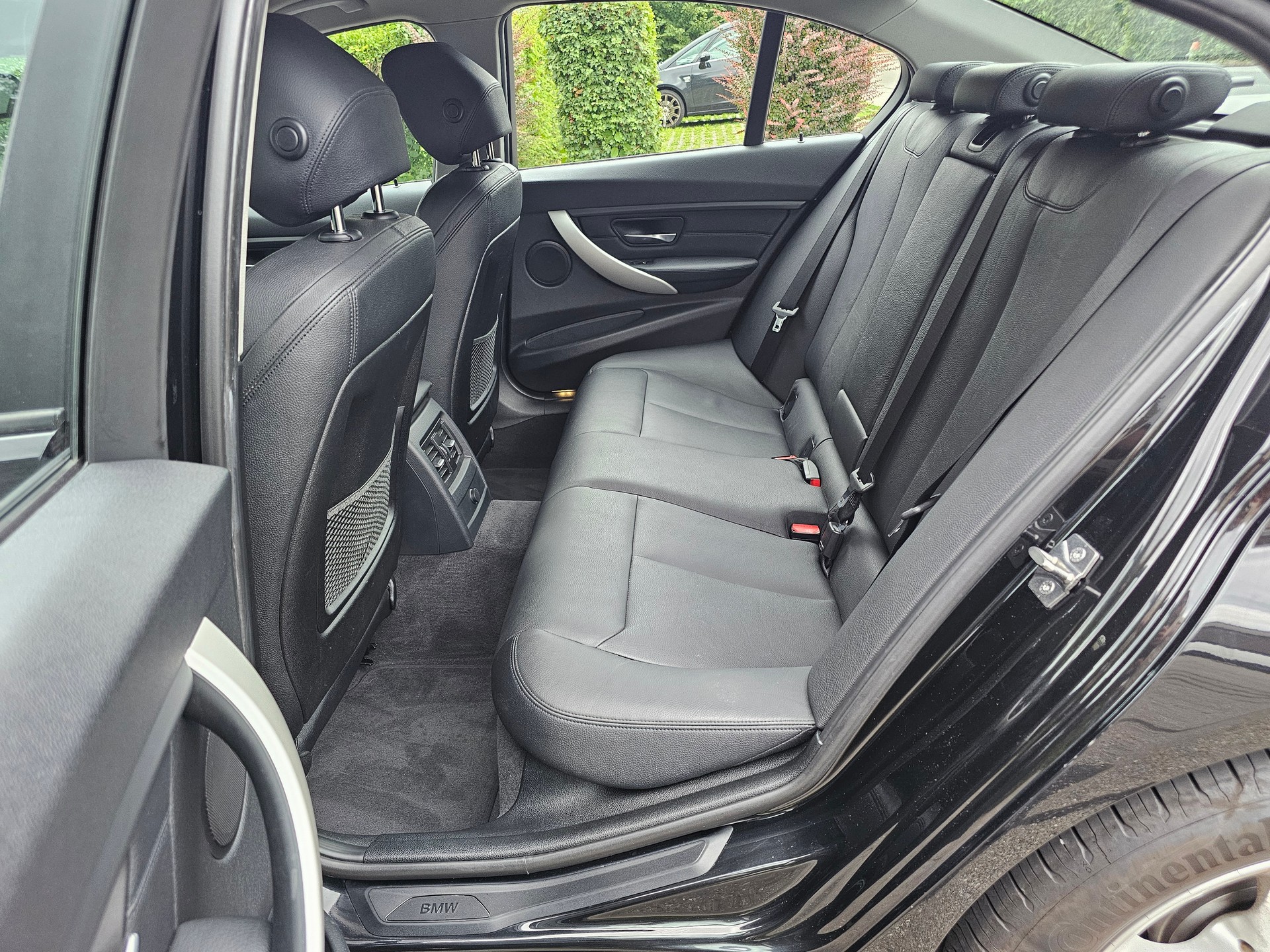 BMW 320i xDrive Steptronic-image-12