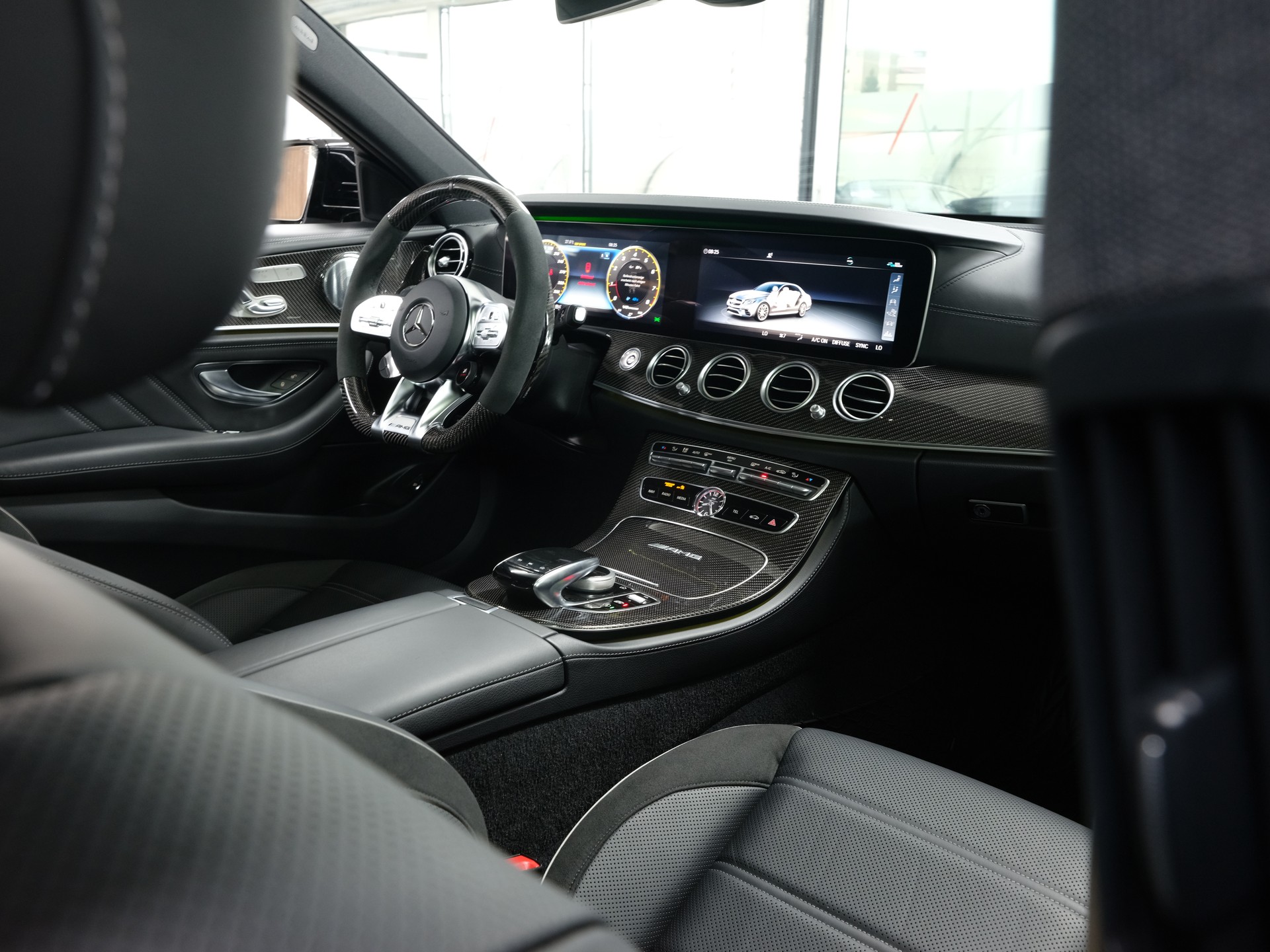 MERCEDES-BENZ E 63 AMG S 4Matic Speedshift MCT *AMG Performance* *Burmester* *Panorama*-image-32