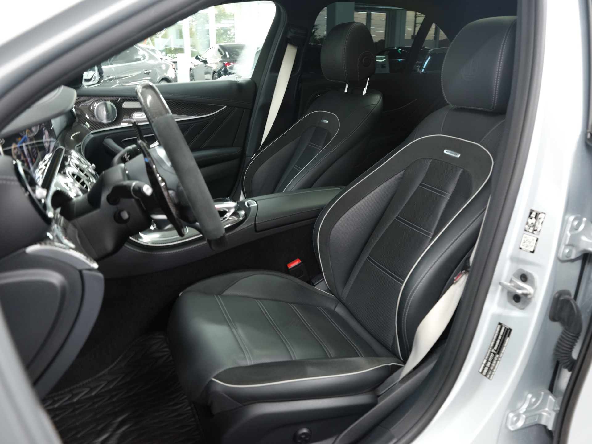 MERCEDES-BENZ E 63 AMG S 4Matic Speedshift MCT *AMG Performance* *Burmester* *Panorama*-image-24