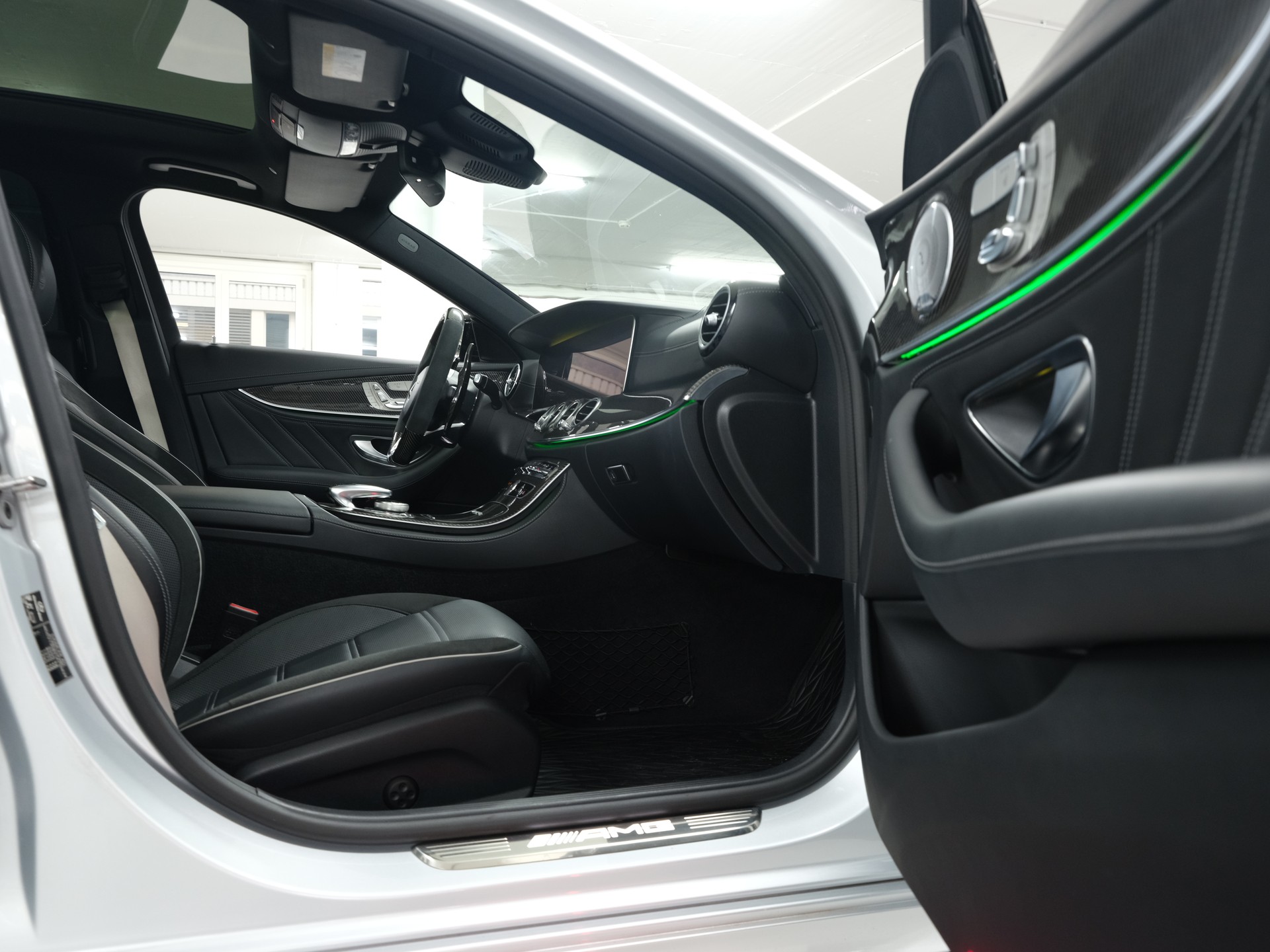 MERCEDES-BENZ E 63 AMG S 4Matic Speedshift MCT *AMG Performance* *Burmester* *Panorama*-image-33