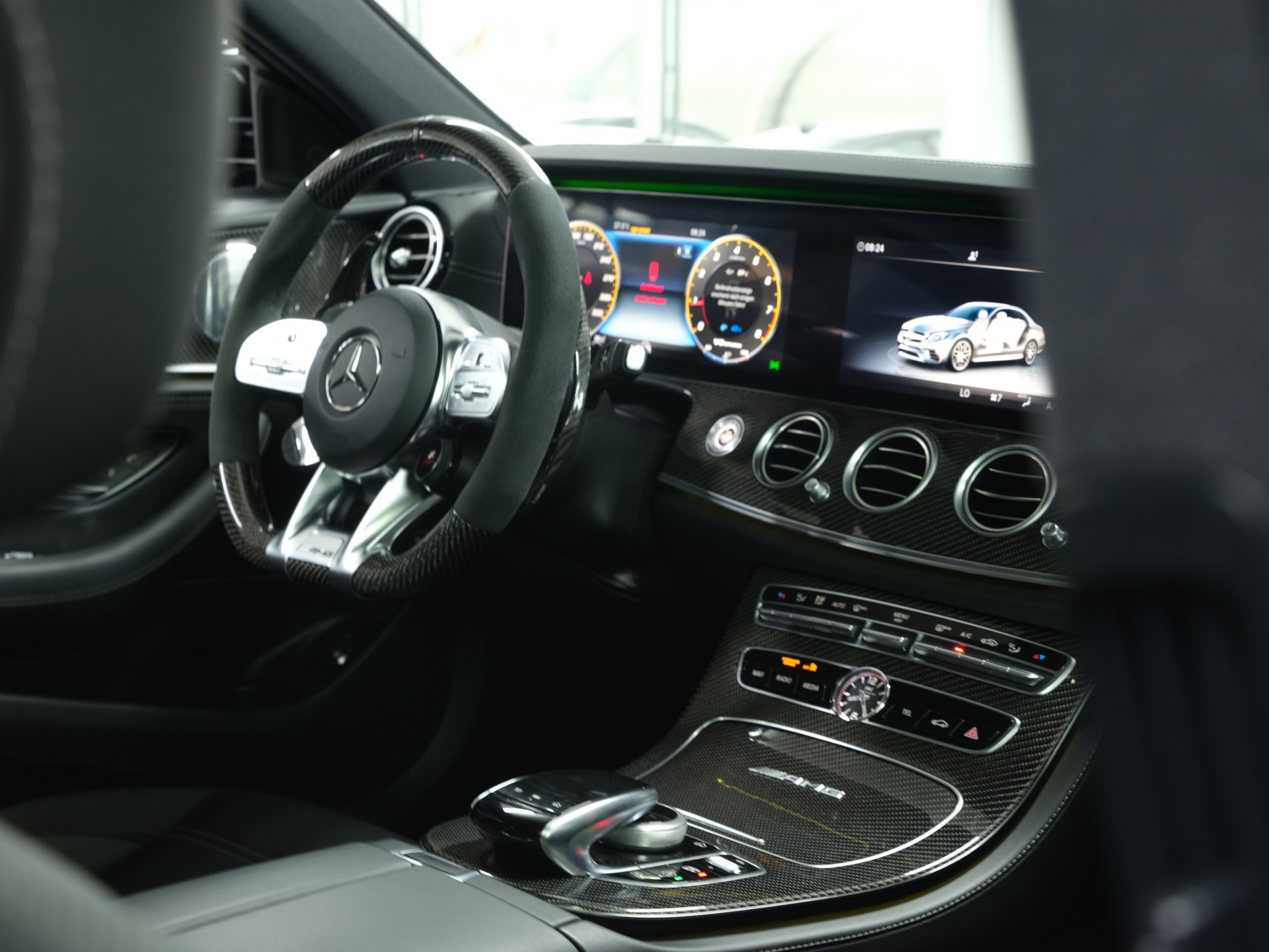 MERCEDES-BENZ E 63 AMG S 4Matic Speedshift MCT *AMG Performance* *Burmester* *Panorama*-image-31
