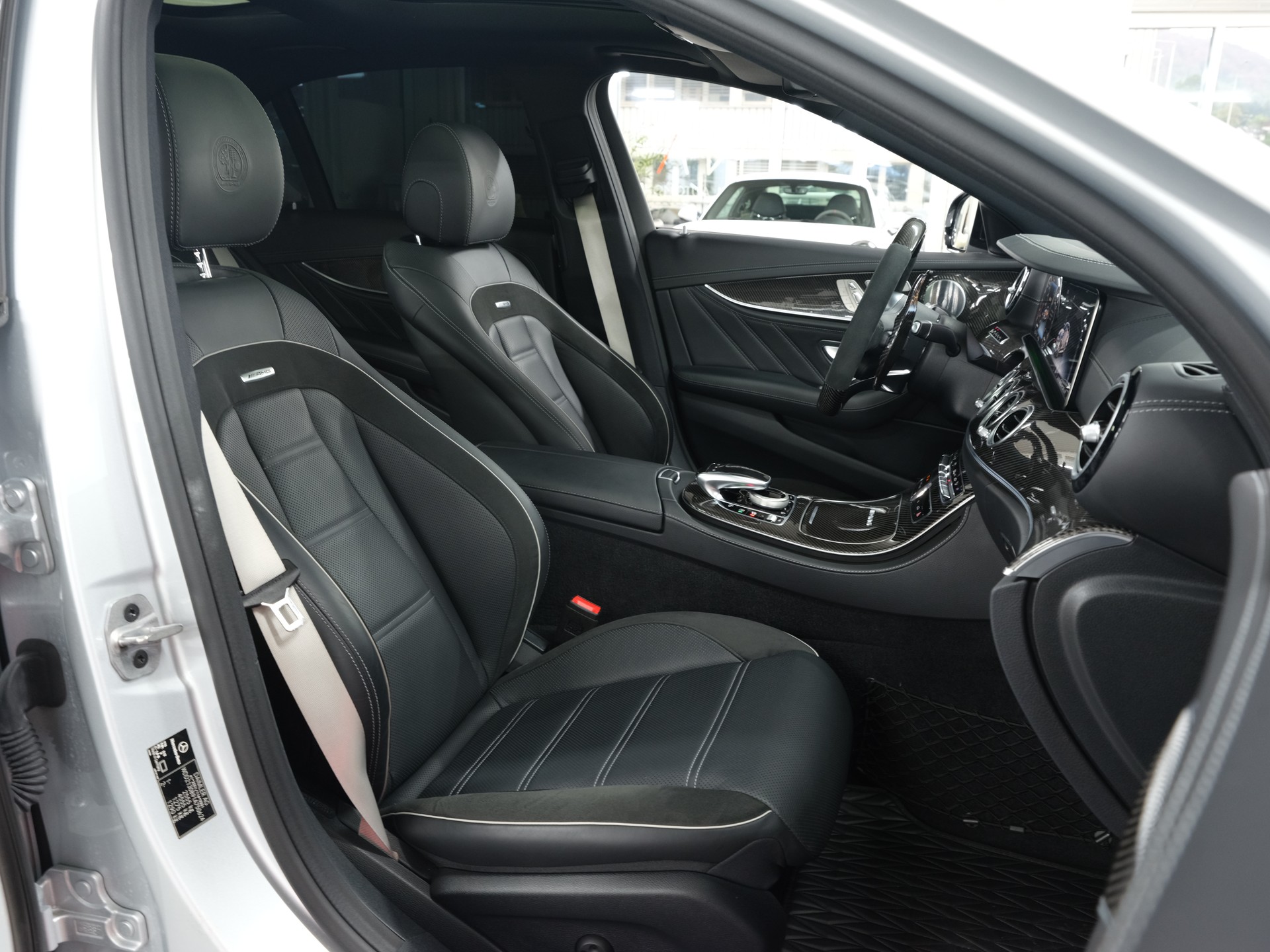 MERCEDES-BENZ E 63 AMG S 4Matic Speedshift MCT *AMG Performance* *Burmester* *Panorama*-image-35