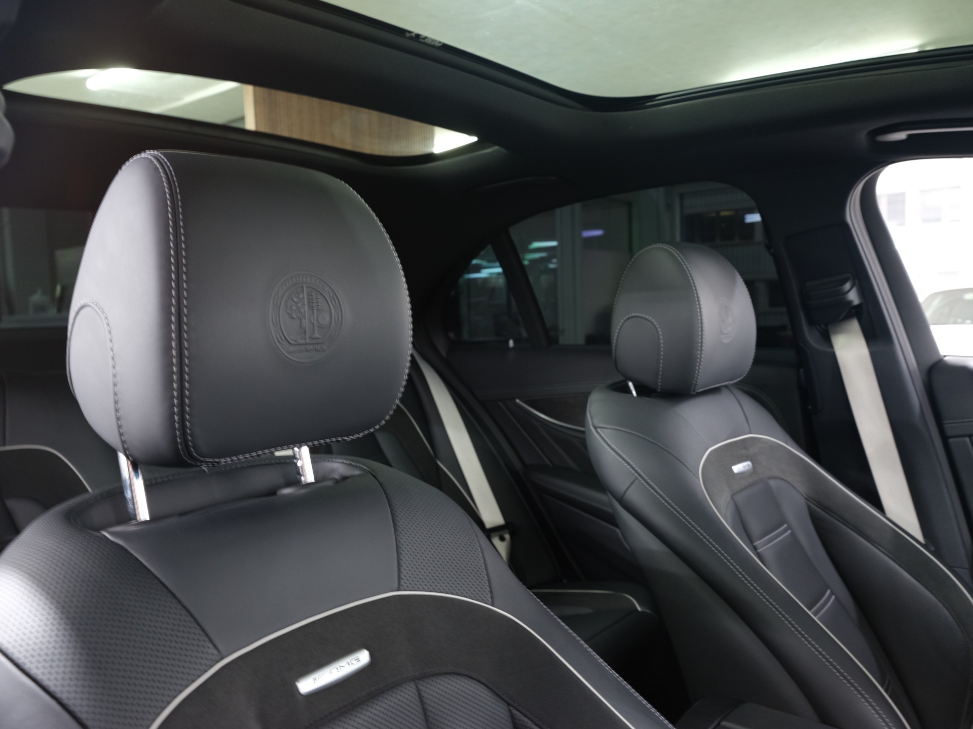MERCEDES-BENZ E 63 AMG S 4Matic Speedshift MCT *AMG Performance* *Burmester* *Panorama*-image-37