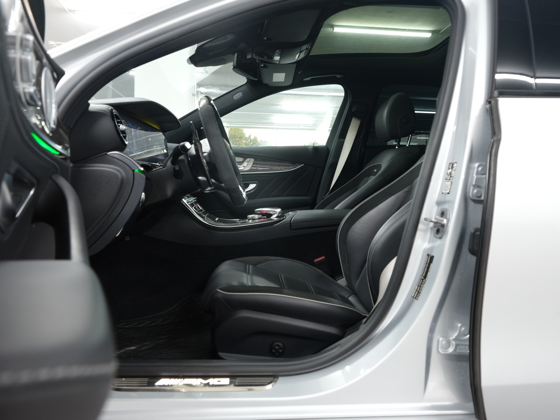 MERCEDES-BENZ E 63 AMG S 4Matic Speedshift MCT *AMG Performance* *Burmester* *Panorama*-image-23