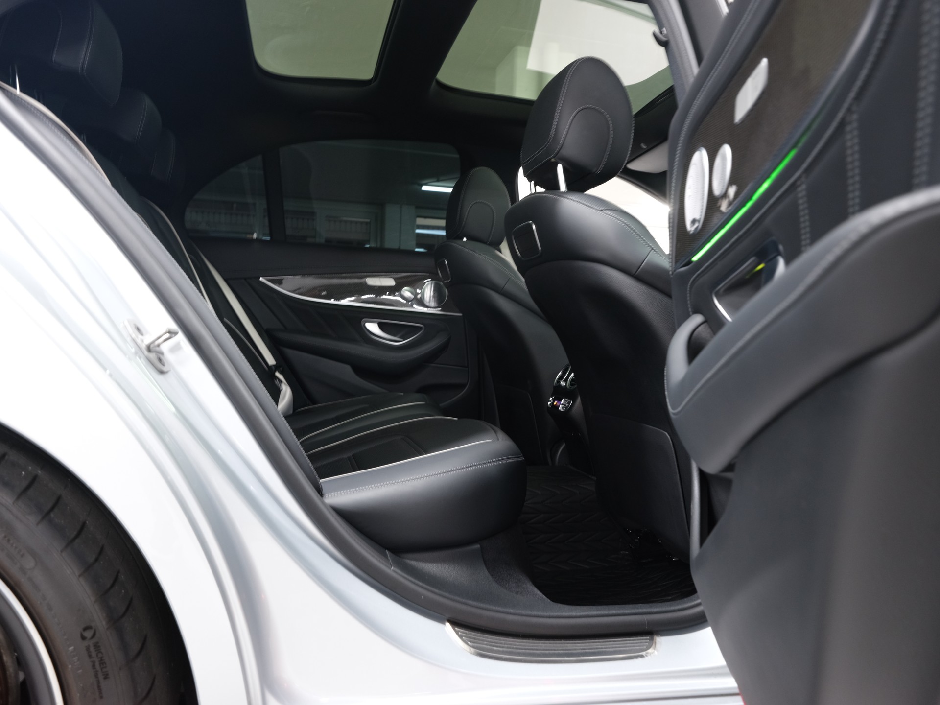 MERCEDES-BENZ E 63 AMG S 4Matic Speedshift MCT *AMG Performance* *Burmester* *Panorama*-image-29