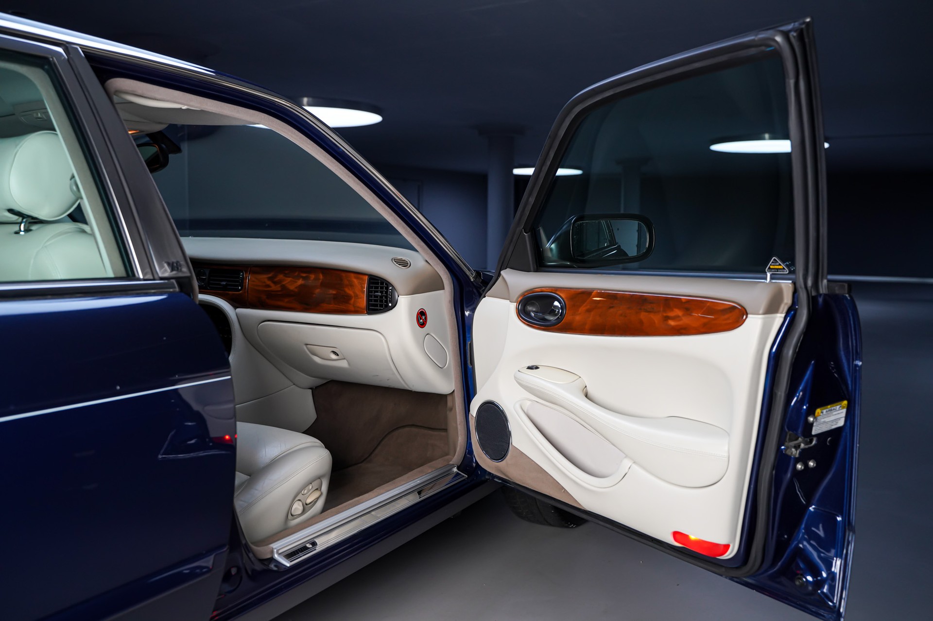 JAGUAR XJ 3.2 V8 Executive-image-16